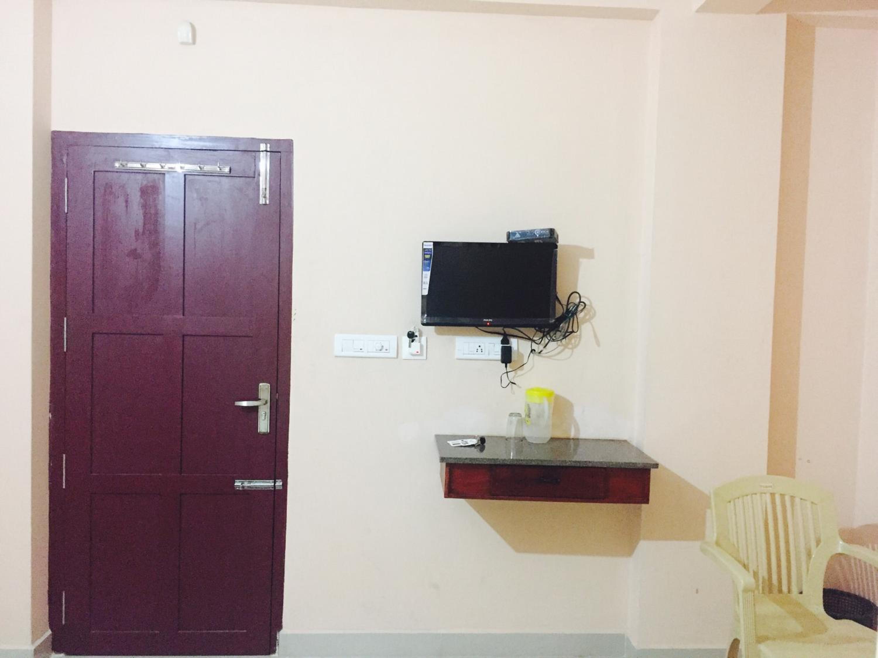 Cochin Vacations - Mega Tourist Home Palarivattom - Property Image 12