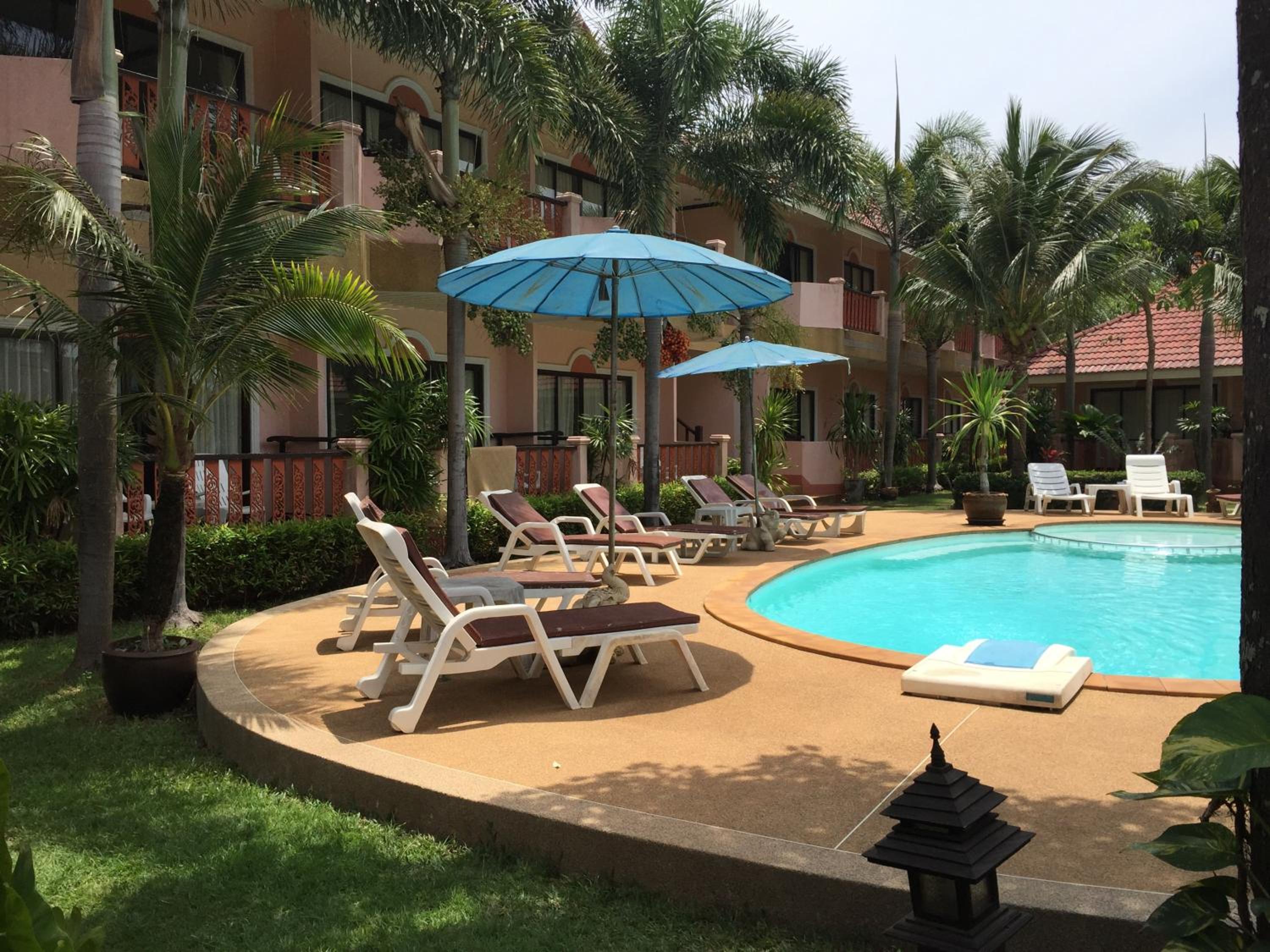 Lanta Seafront Resort
