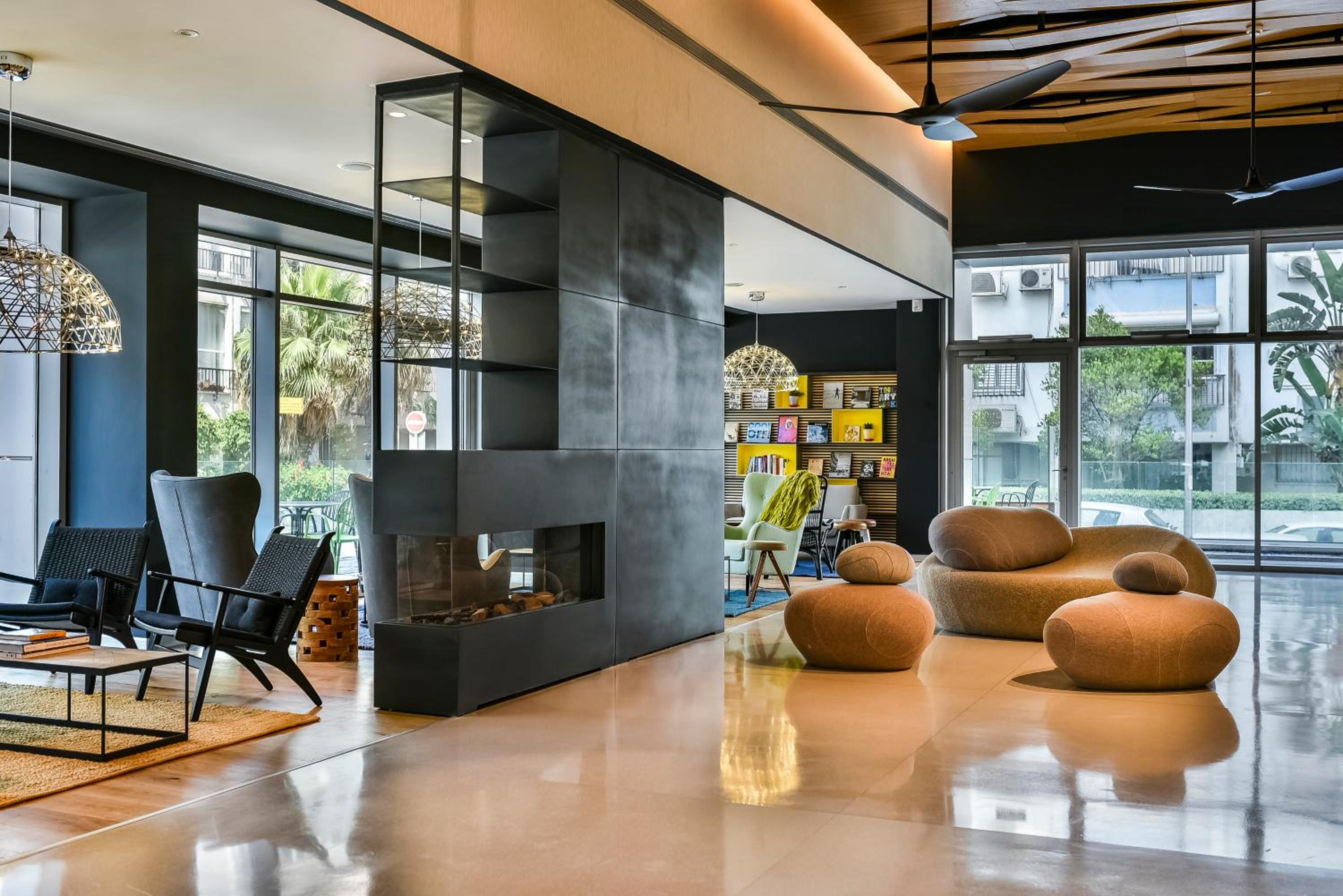 Reception & Lobby