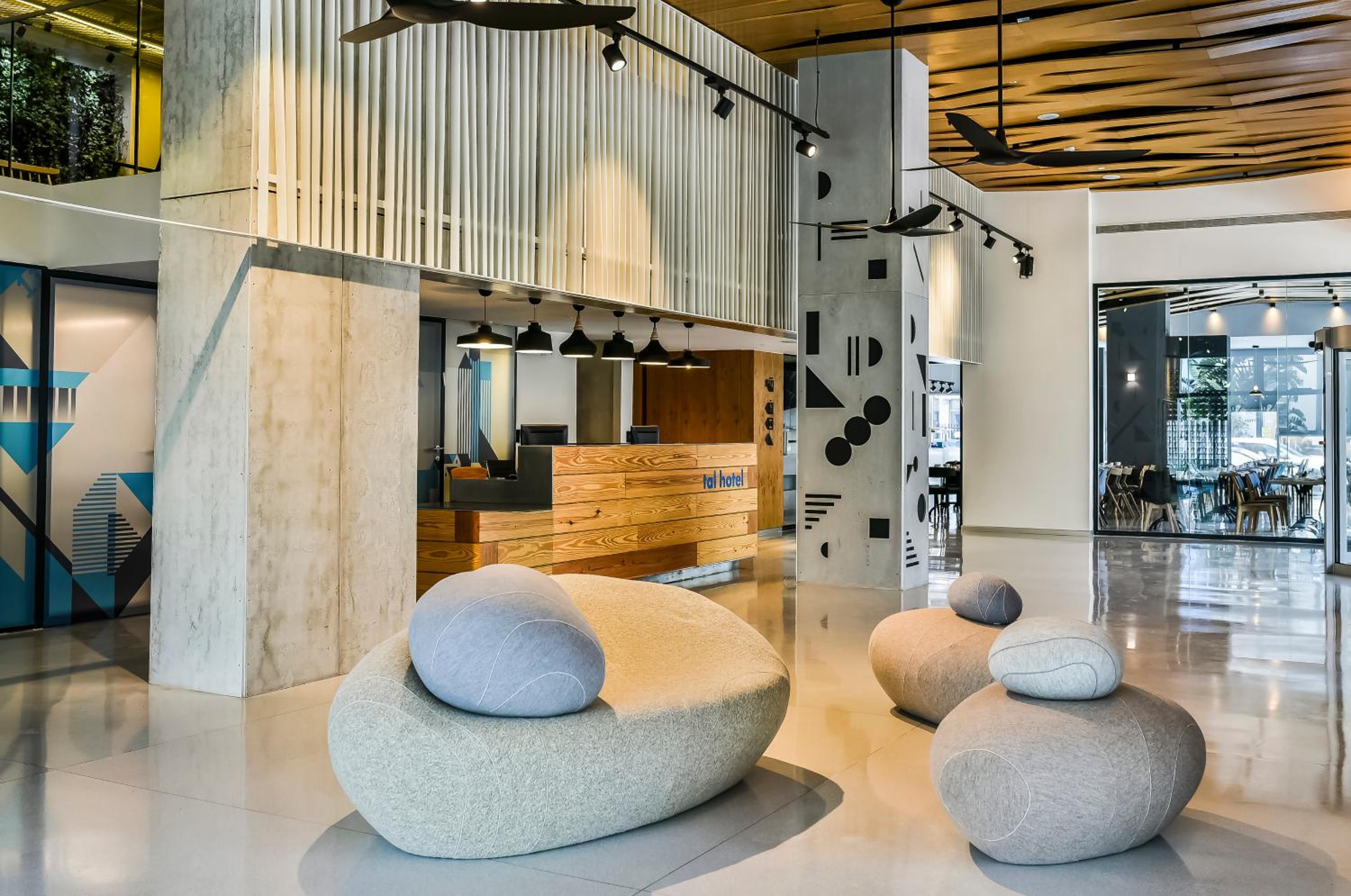 Reception & Lobby