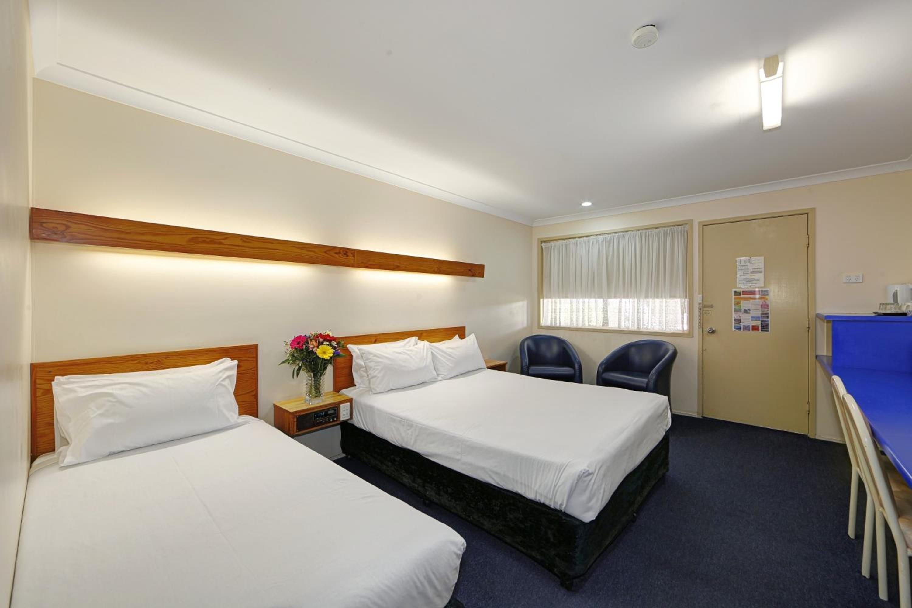 Smart Motels Bert Hinkler Bundaberg view 4