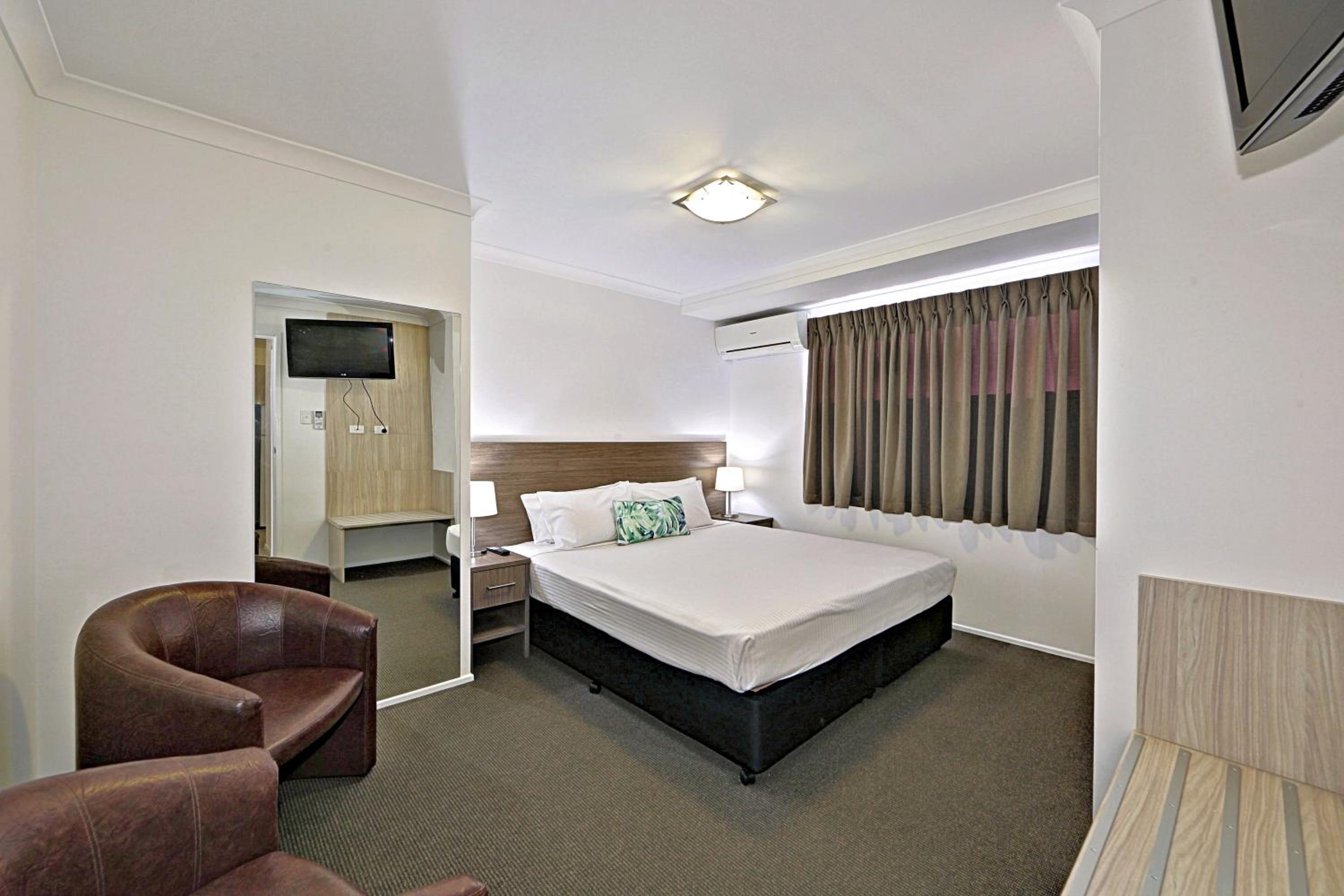 Smart Motels Bert Hinkler Bundaberg view 5