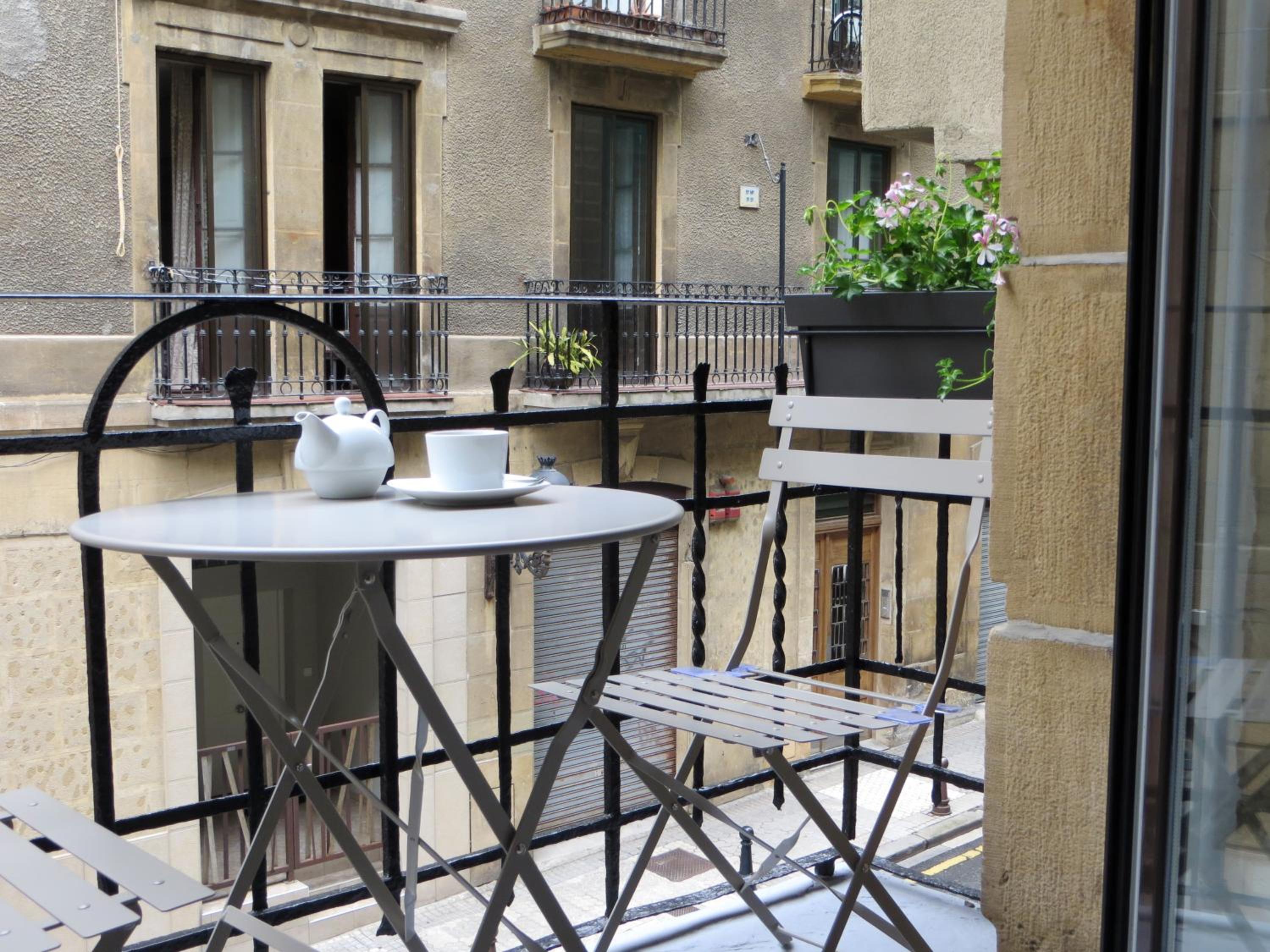 San Sebastián VERY NICE apartment 100m from La Kontxa Beach