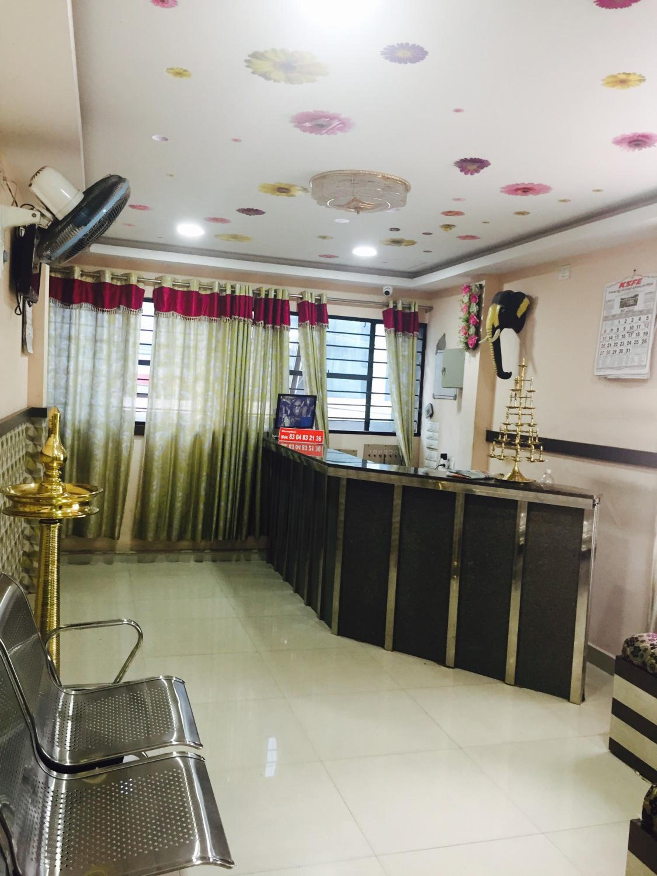 Cochin Vacations - Mega Tourist Home Palarivattom - Property Image 1
