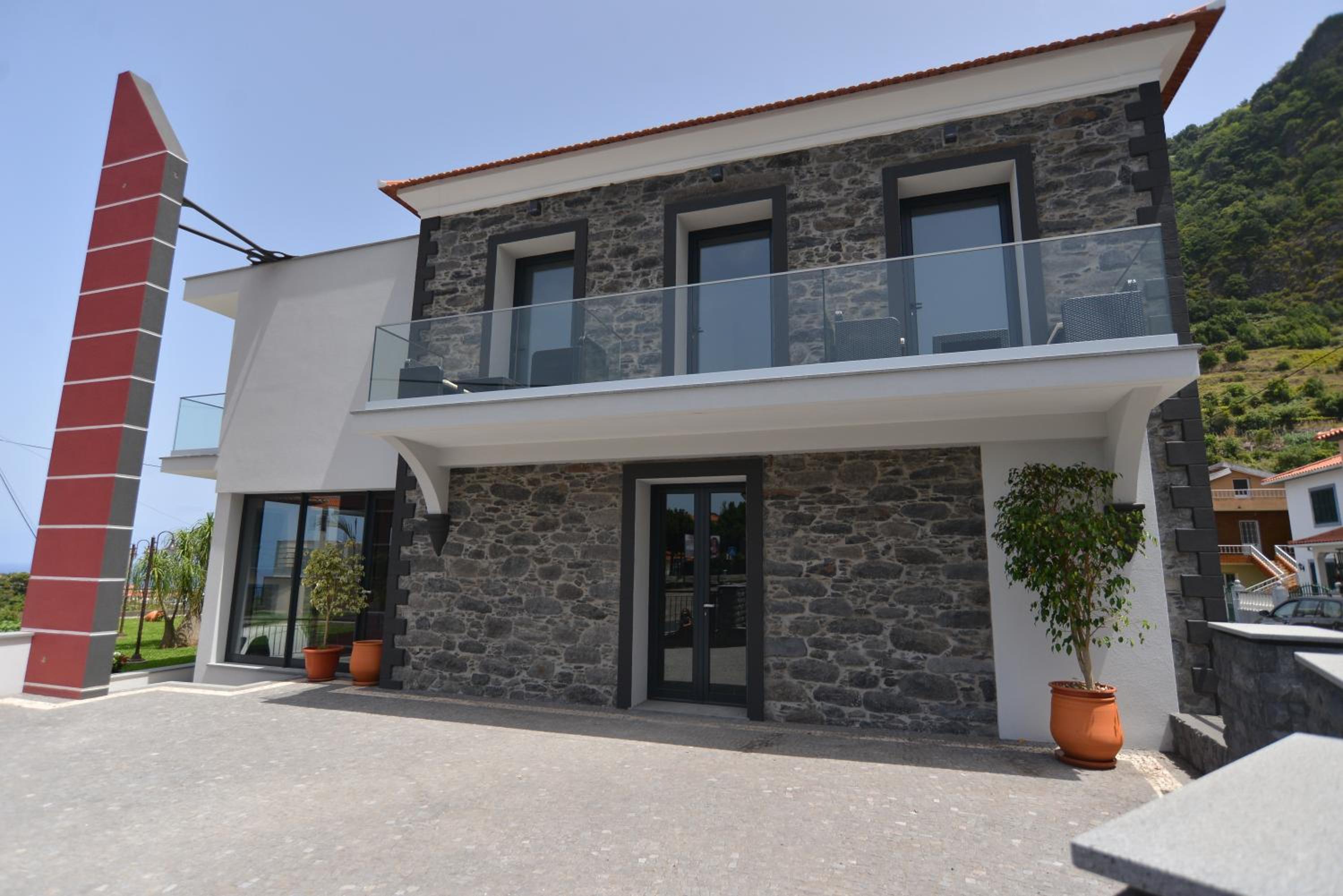 Enxurros House