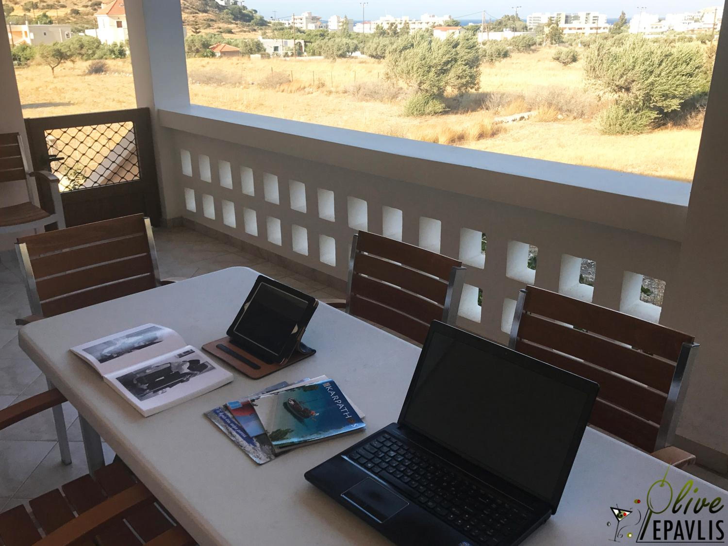 Olive Epavlis photo 5