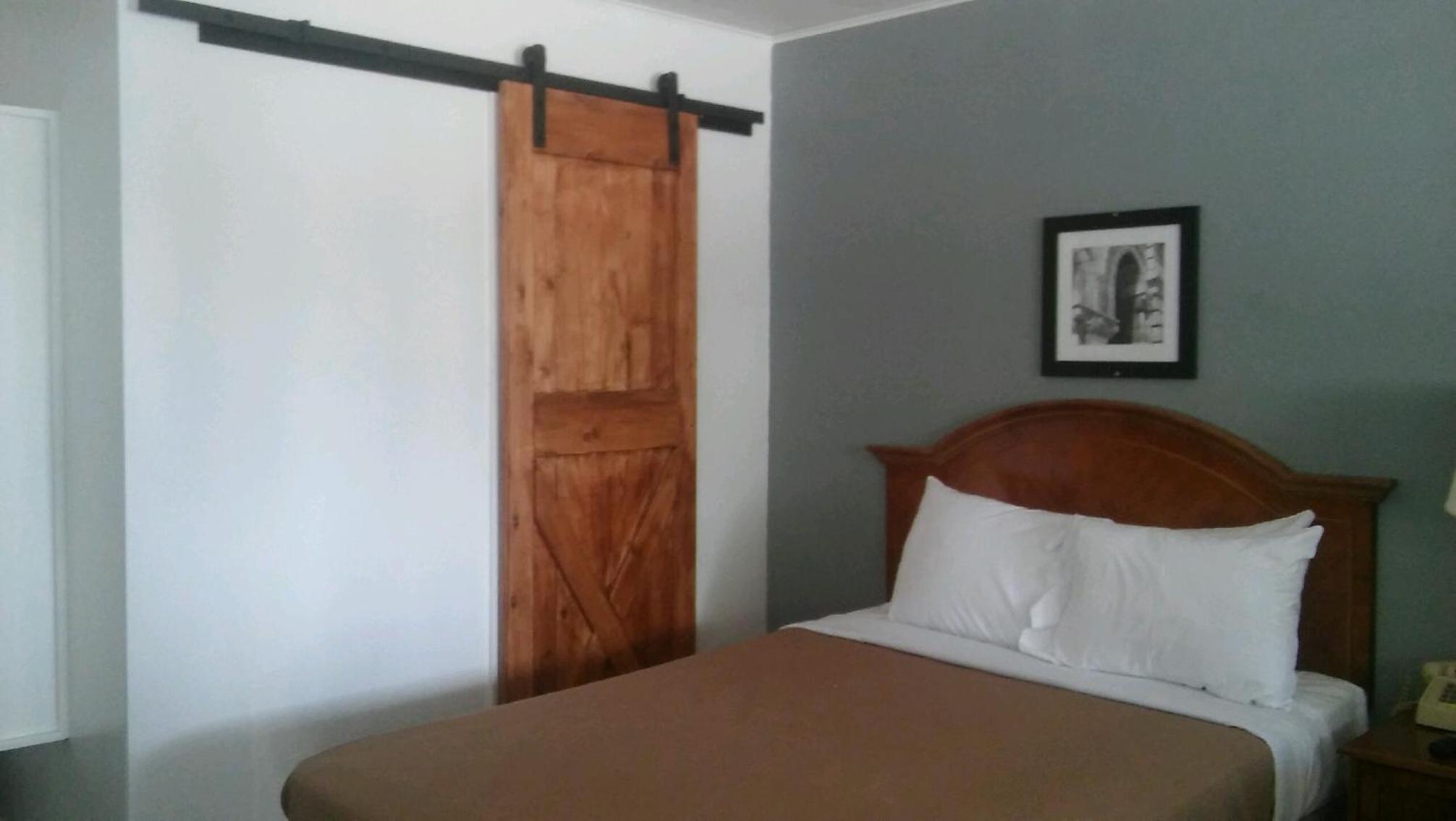 The Oak Motel