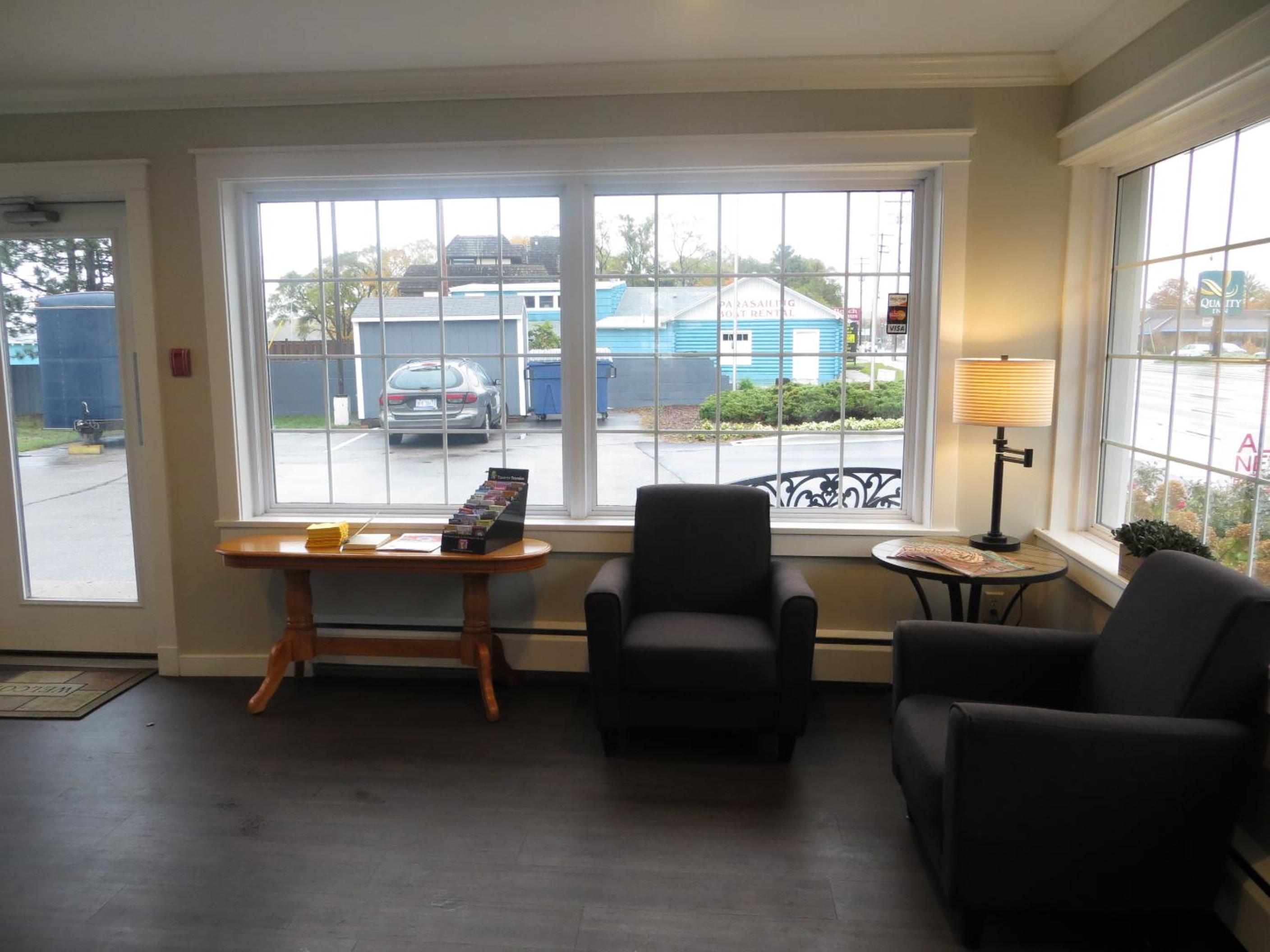 Traverse City Vacations - Brio Beach Inn - Property Image 8