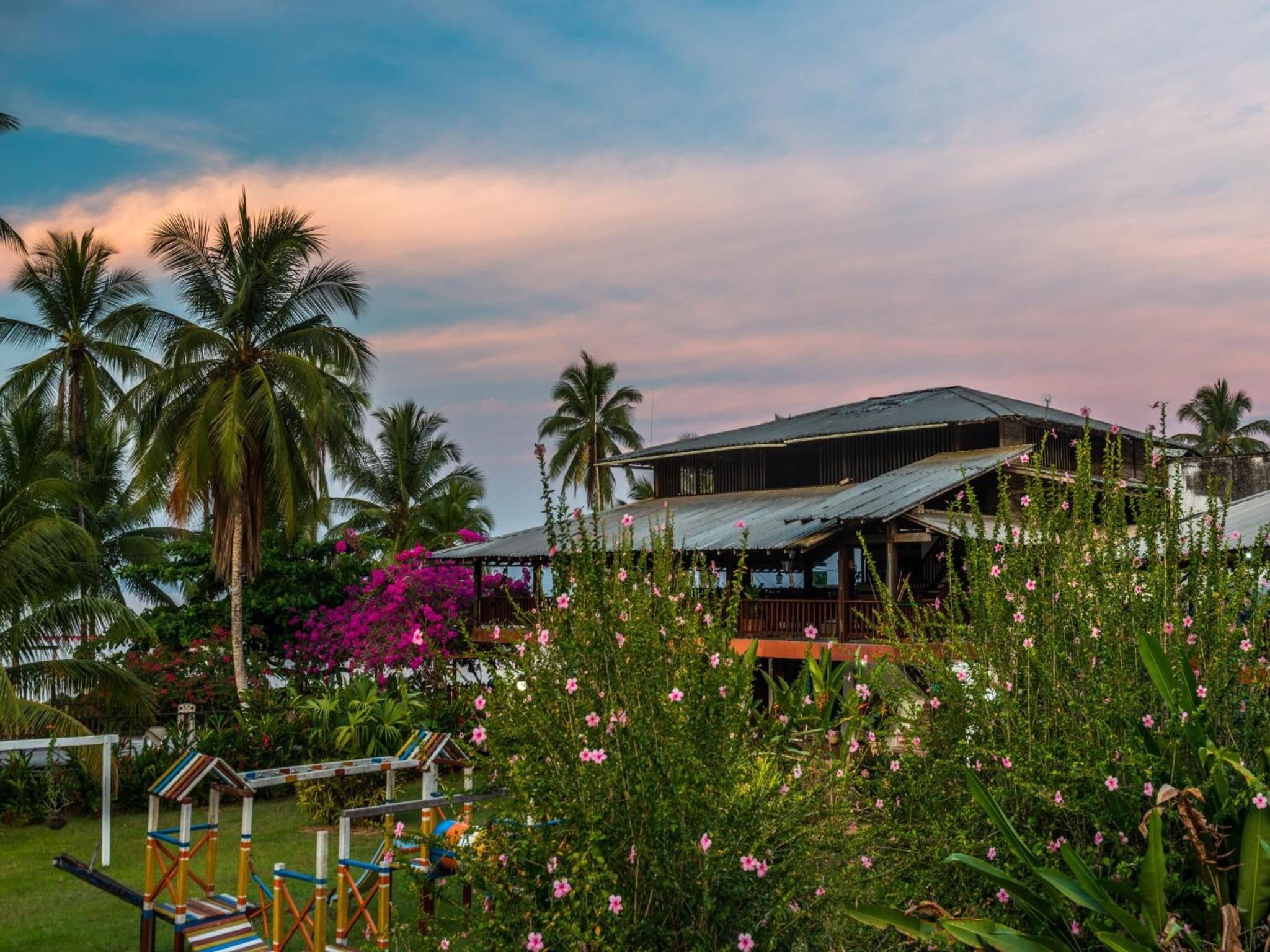 Playa de Oro Lodge