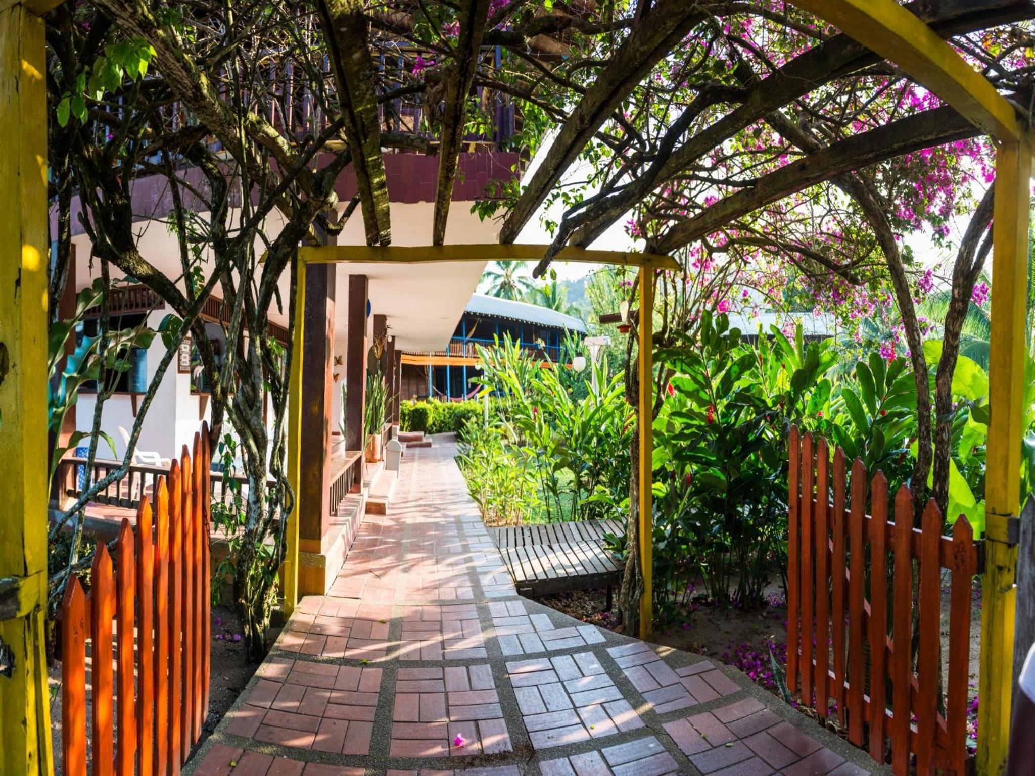 Playa de Oro Lodge