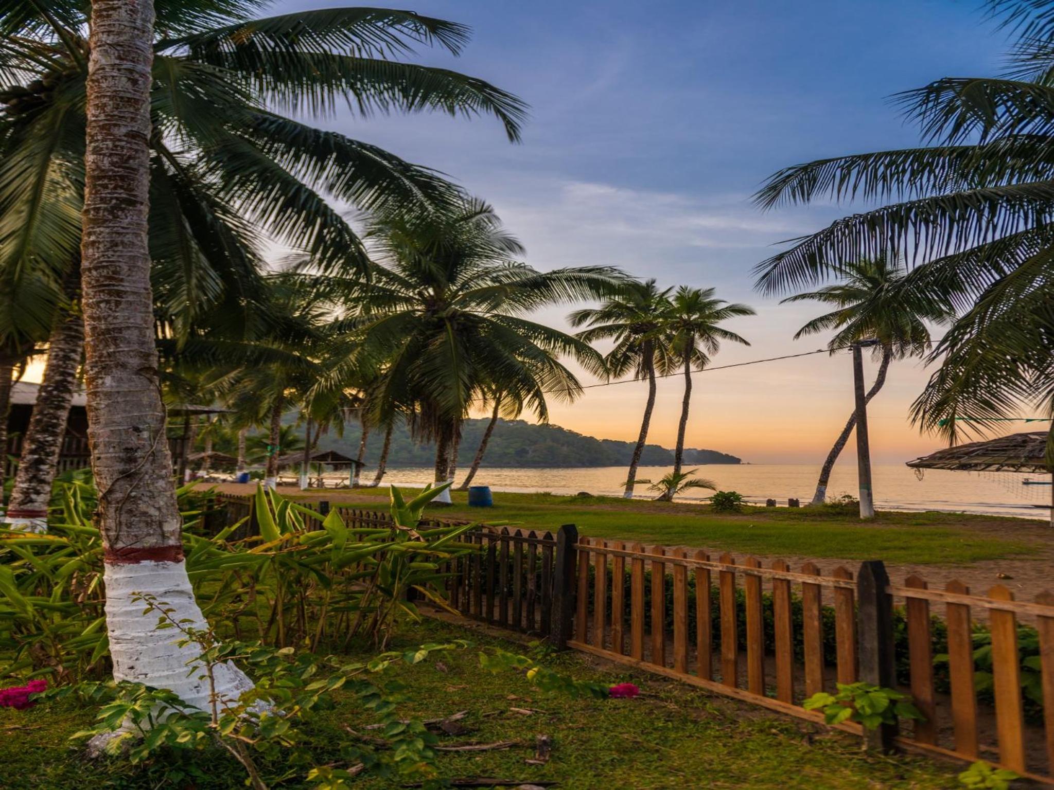 Playa de Oro Lodge