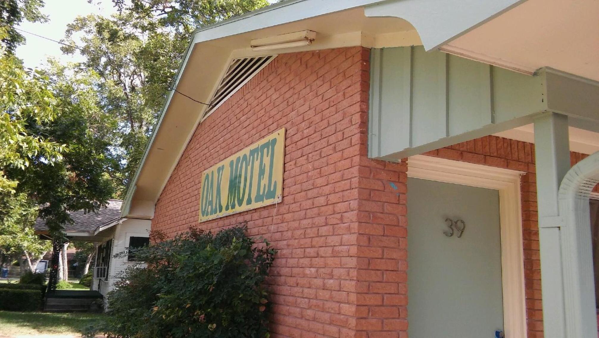 The Oak Motel