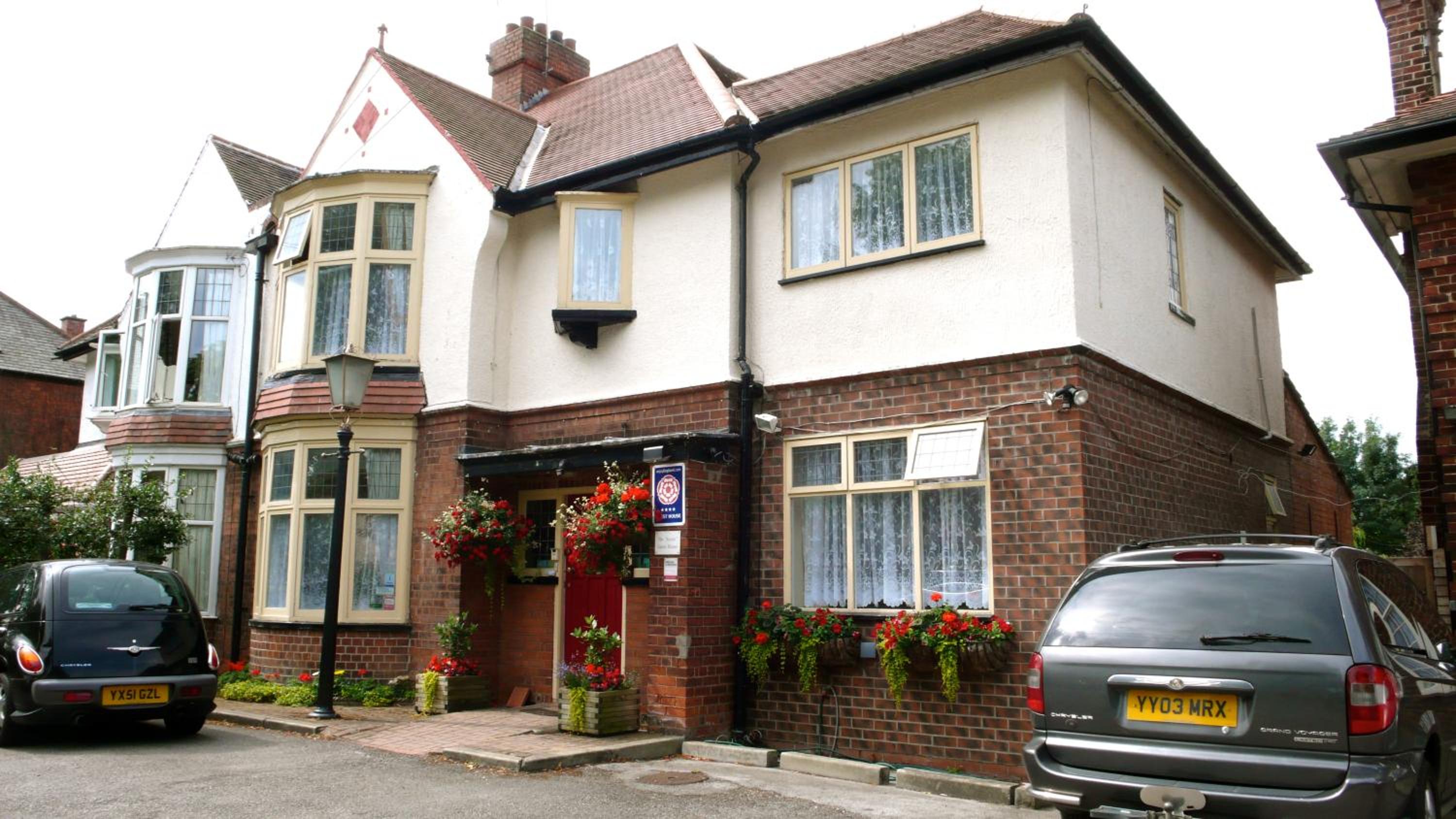 Acorn Guest House in Hull