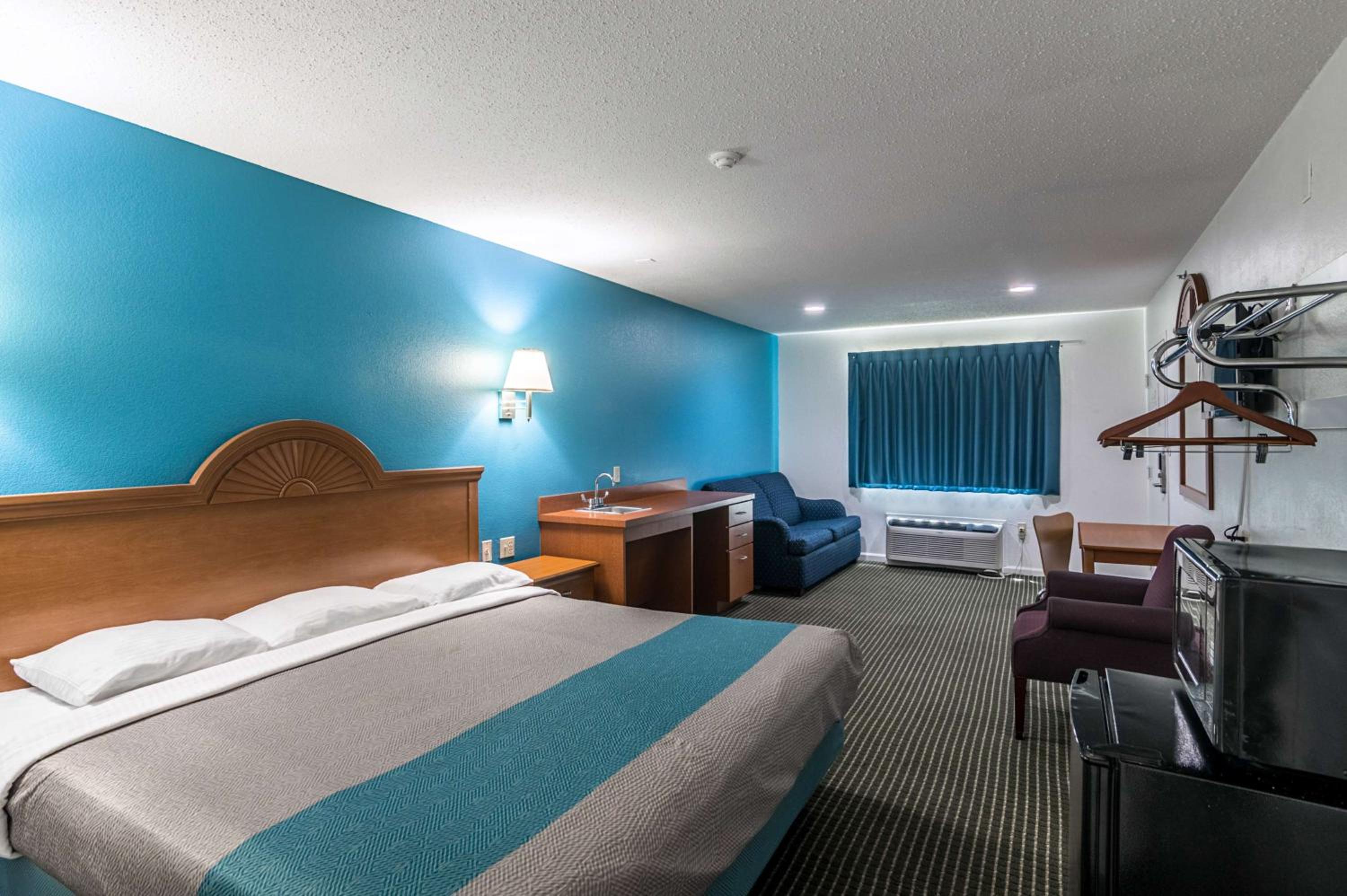 Motel 6-Azle, TX