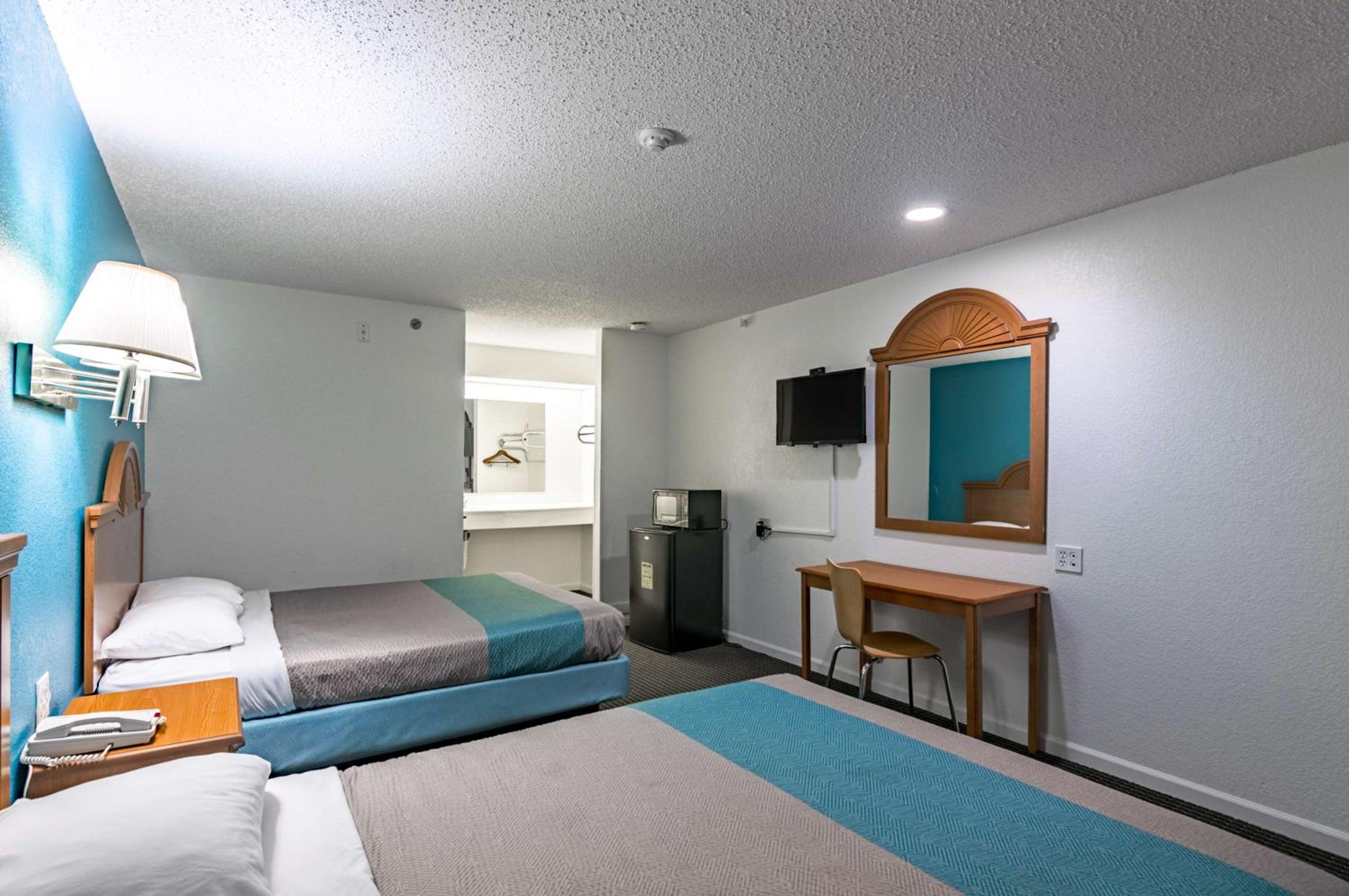 Motel 6-Azle, TX