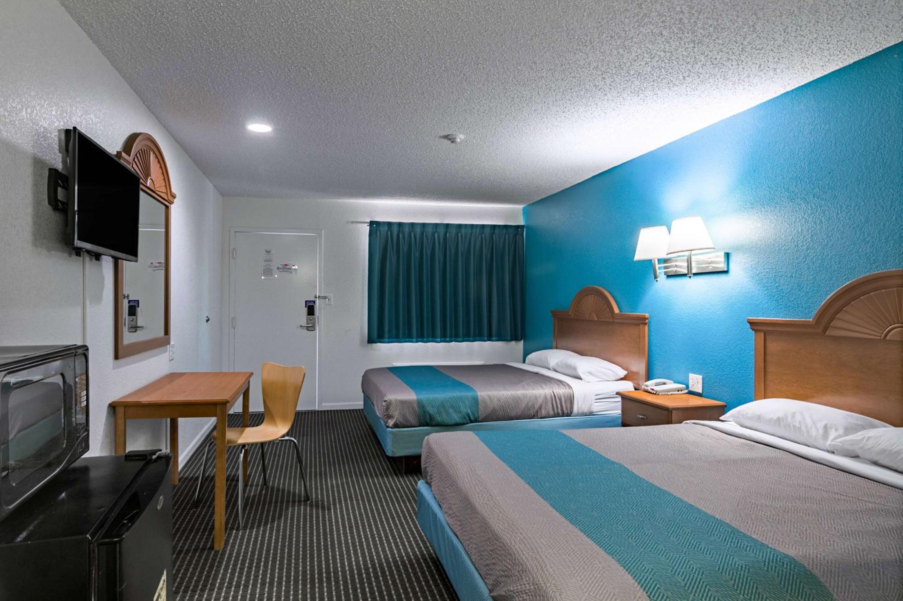 Motel 6-Azle, TX