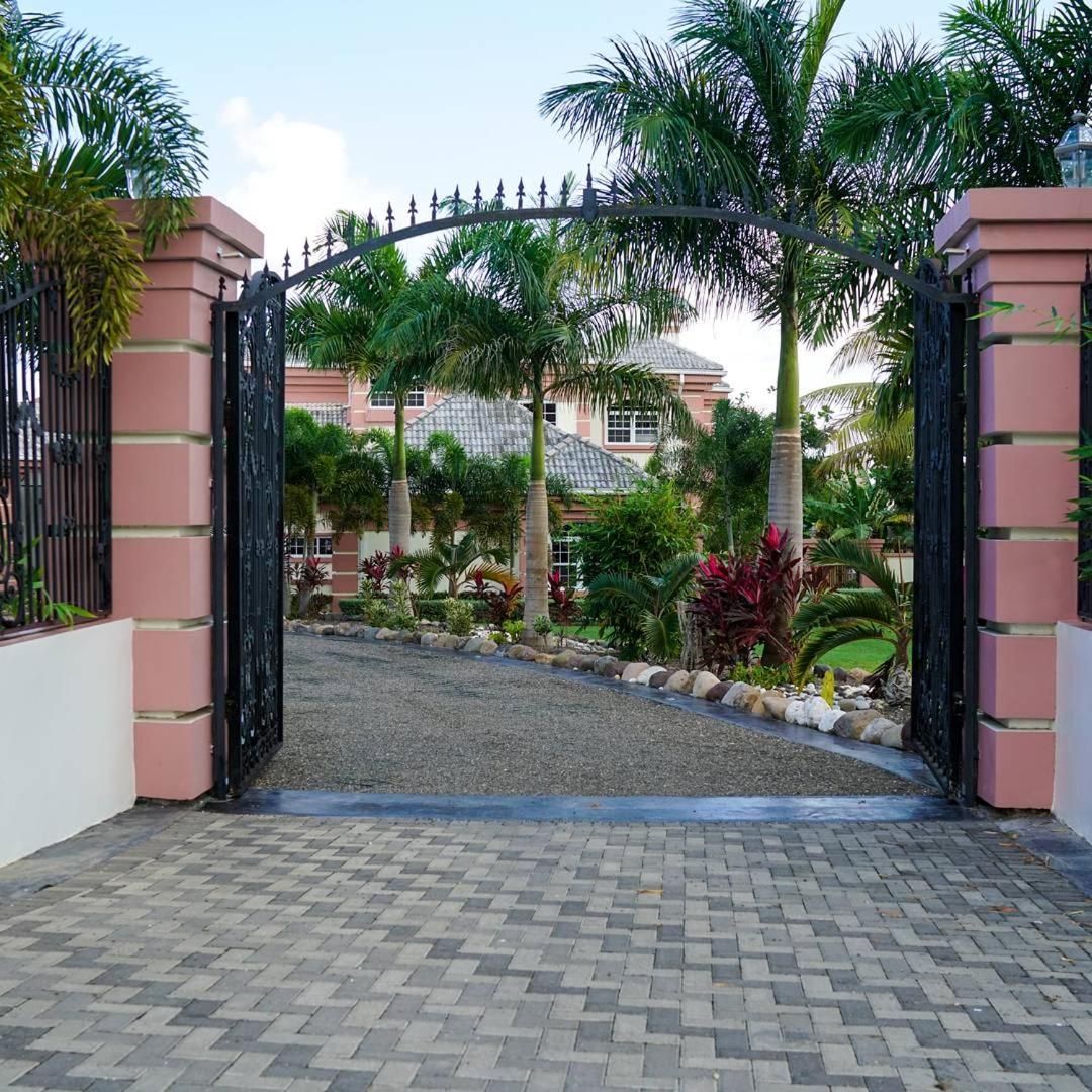 Villa Dora Mae