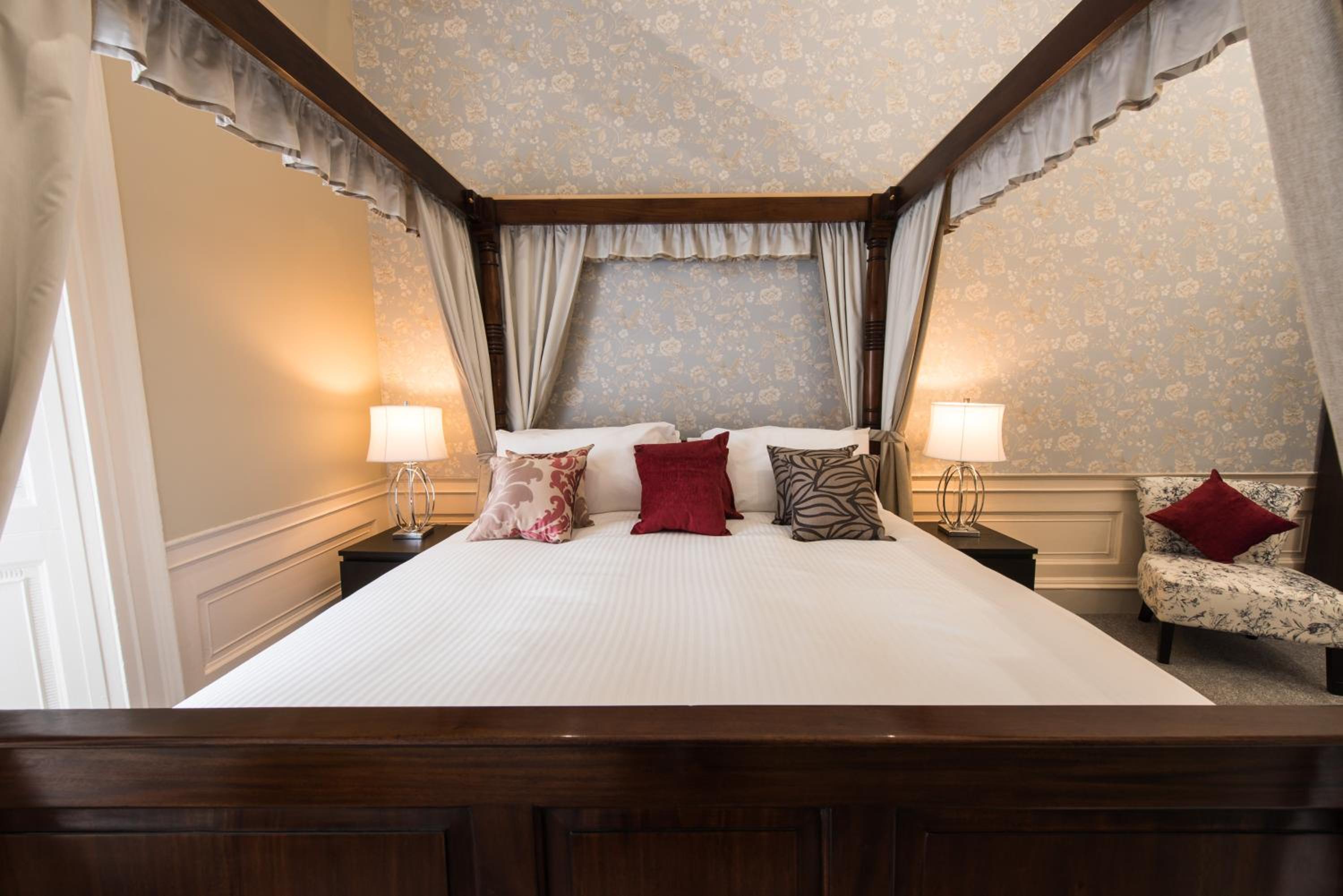 Royal Princes Suites
