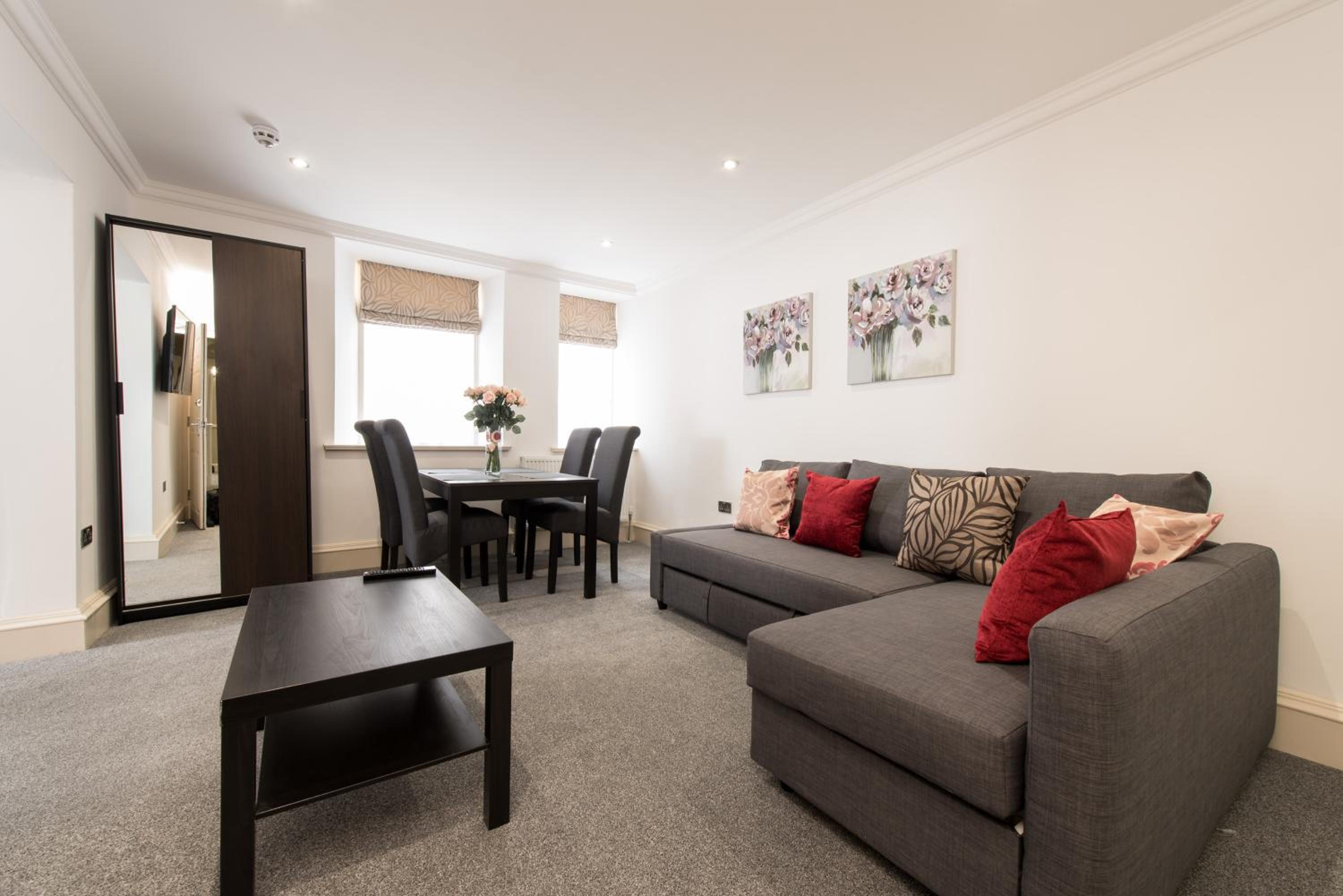Royal Princes Suites