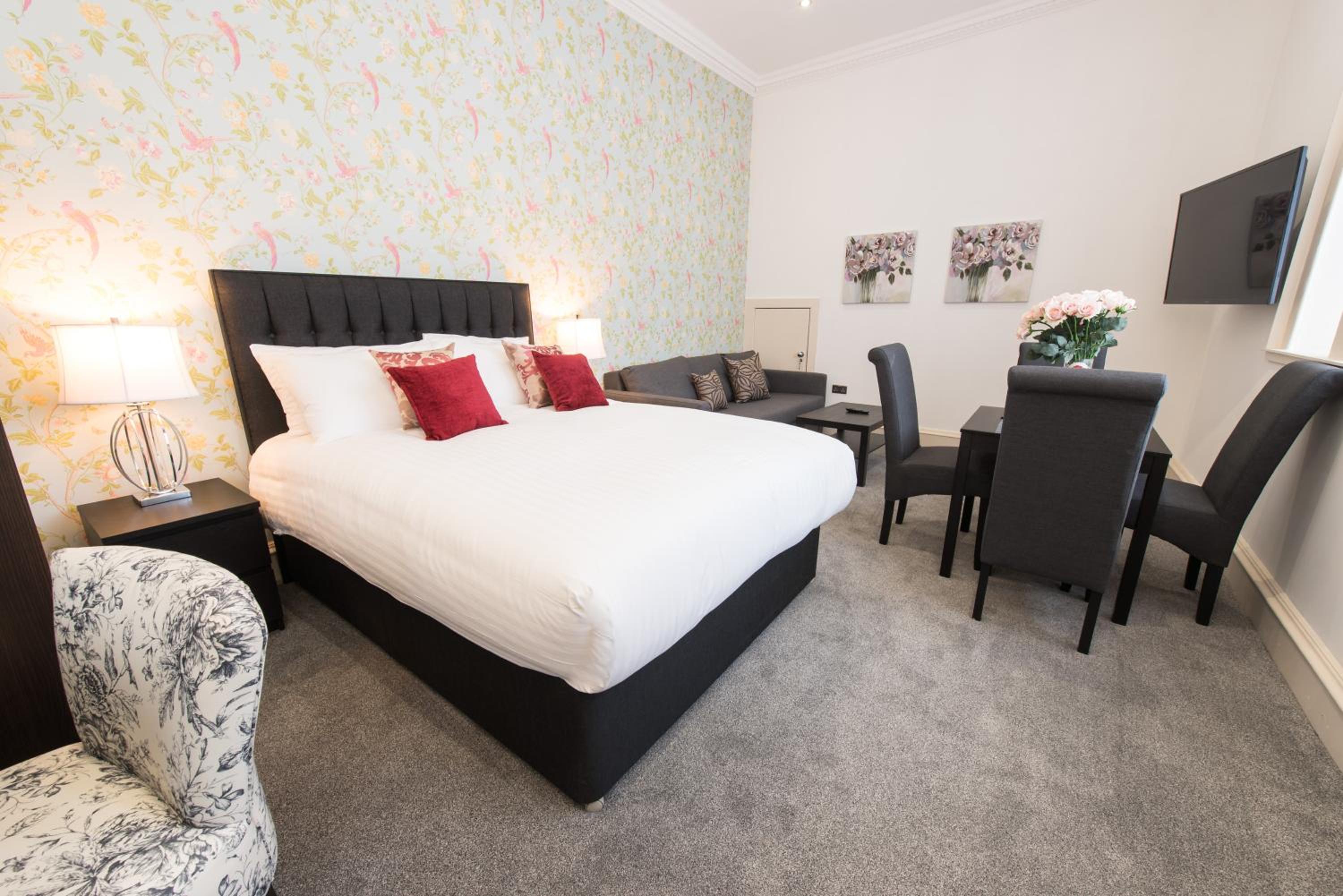 Royal Princes Suites