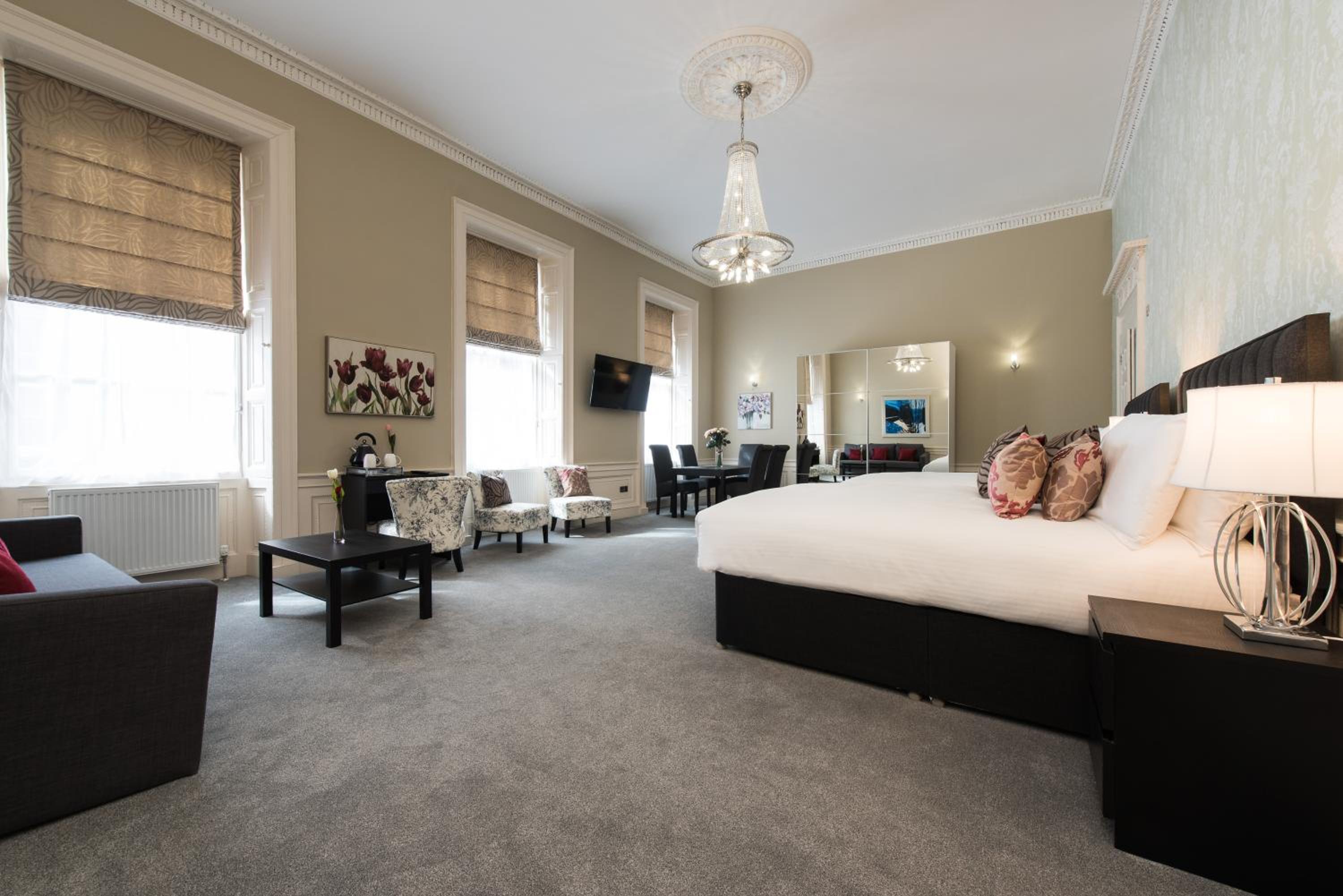 Royal Princes Suites