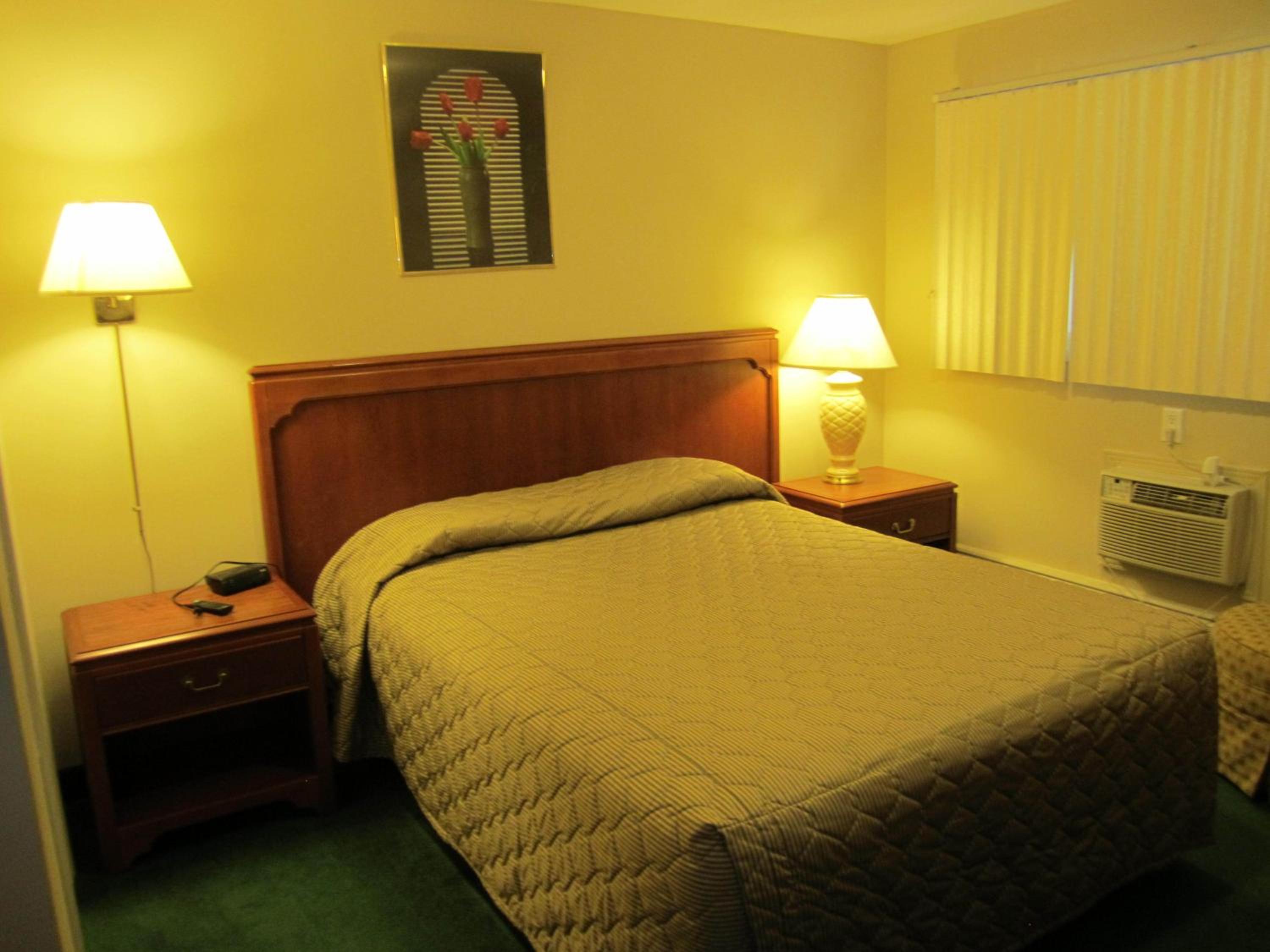 Canadiana Motel