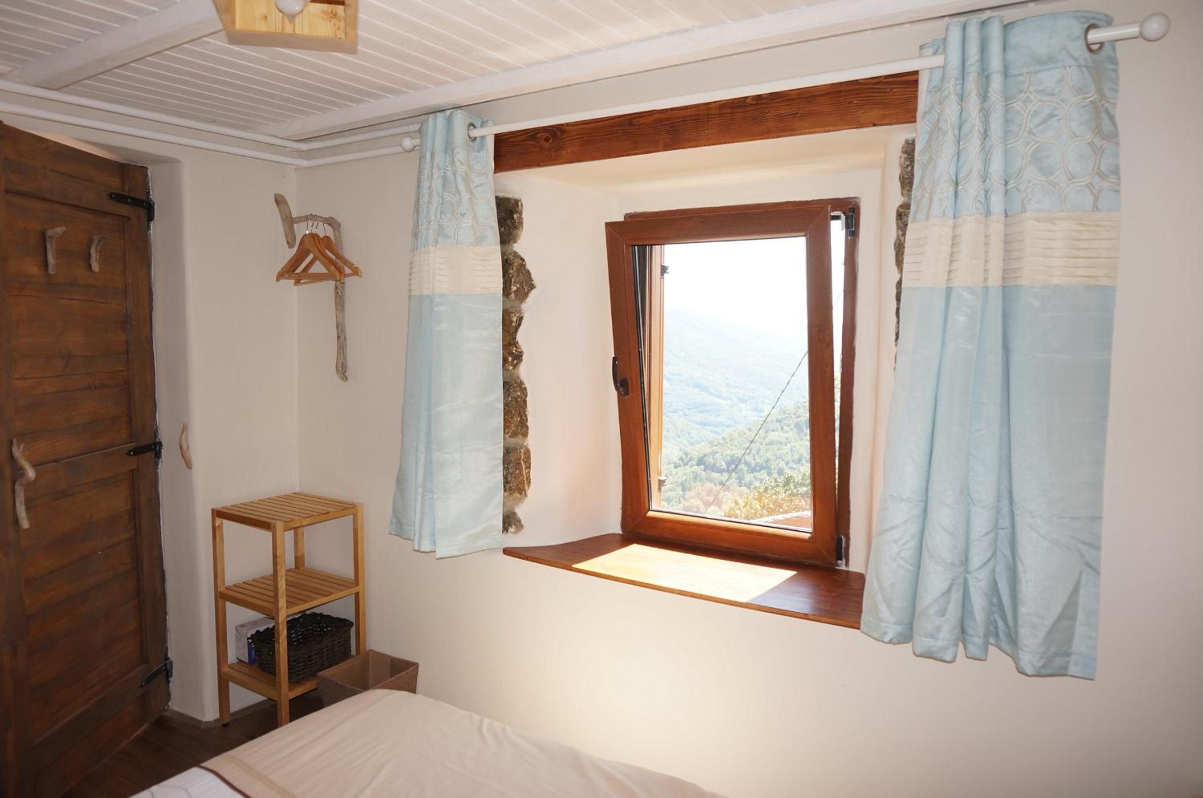 Valley View Apartment