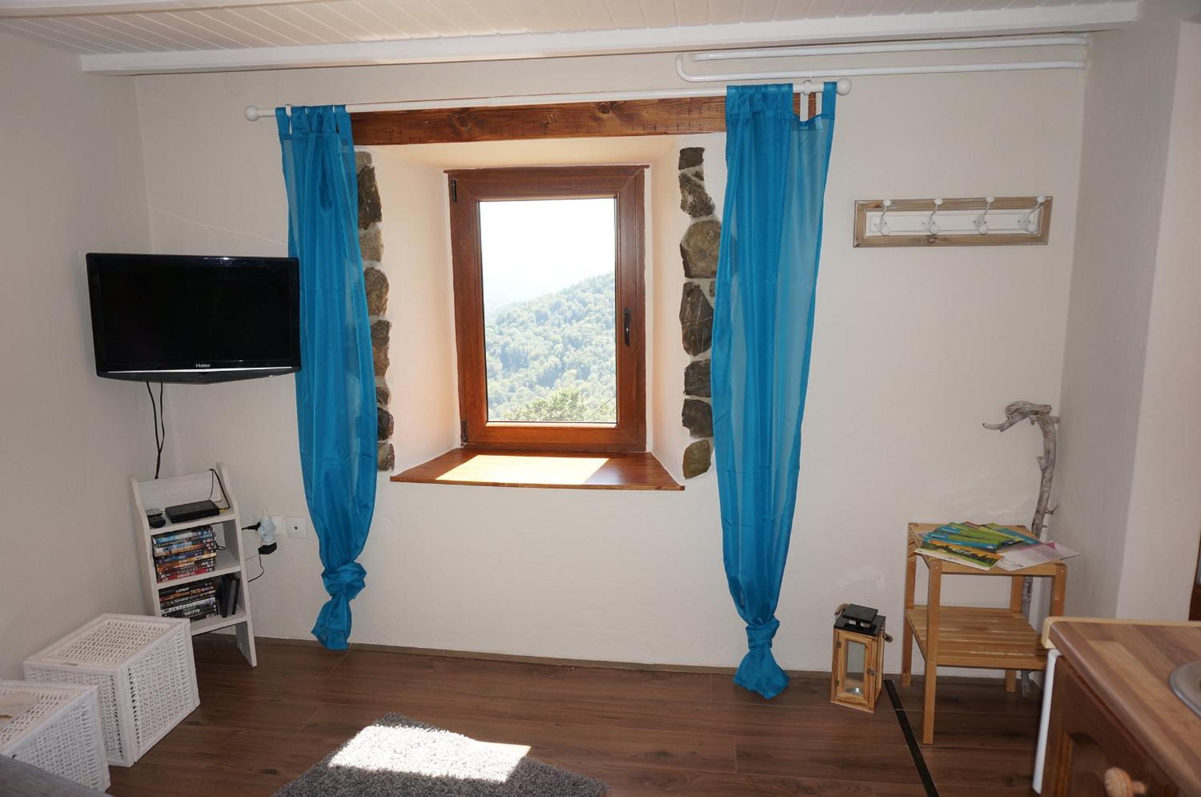 Valley View Apartment