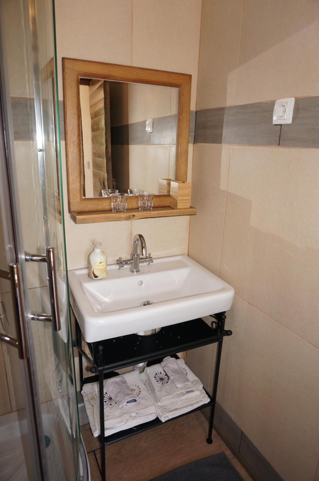 Valley View Apartment