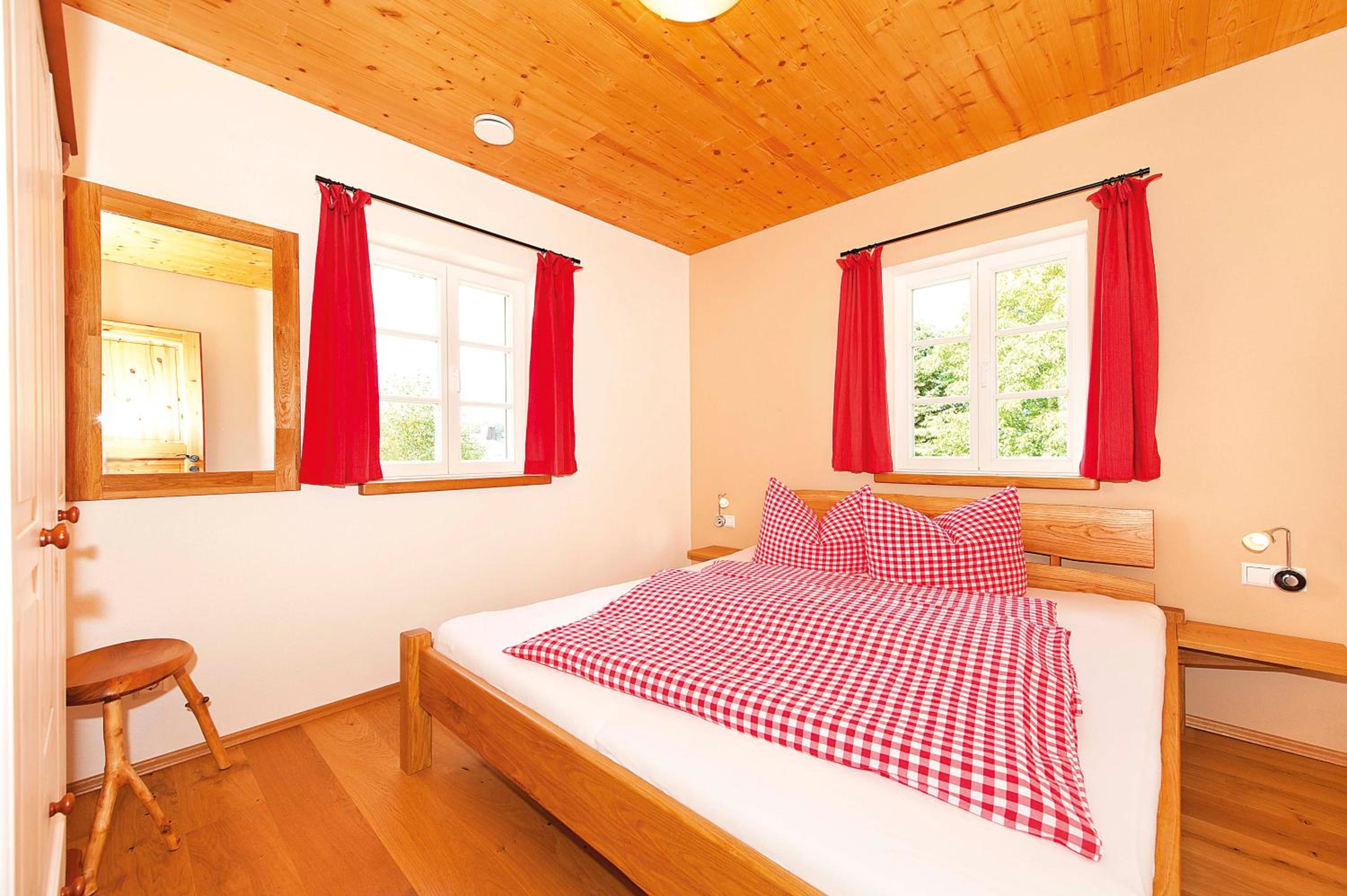 Ferienhaus Winterbergblick, Nationalpark Sächsische Schweiz, 5 Wohnungen und Gemeinschaftsraum, Boulderraum und Sauna im Haus