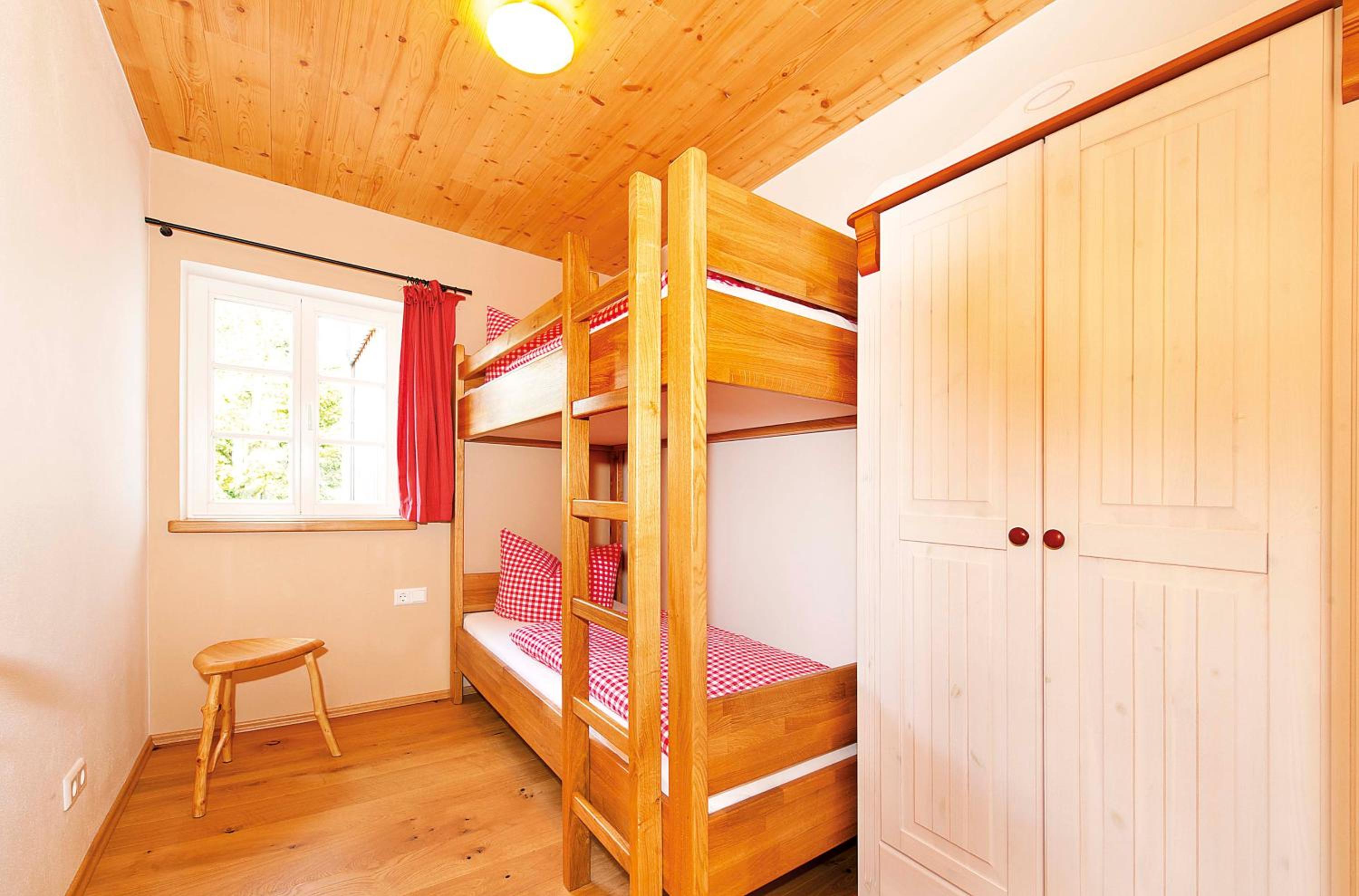 Ferienhaus Winterbergblick, Nationalpark Sächsische Schweiz, 5 Wohnungen und Gemeinschaftsraum, Boulderraum und Sauna im Haus