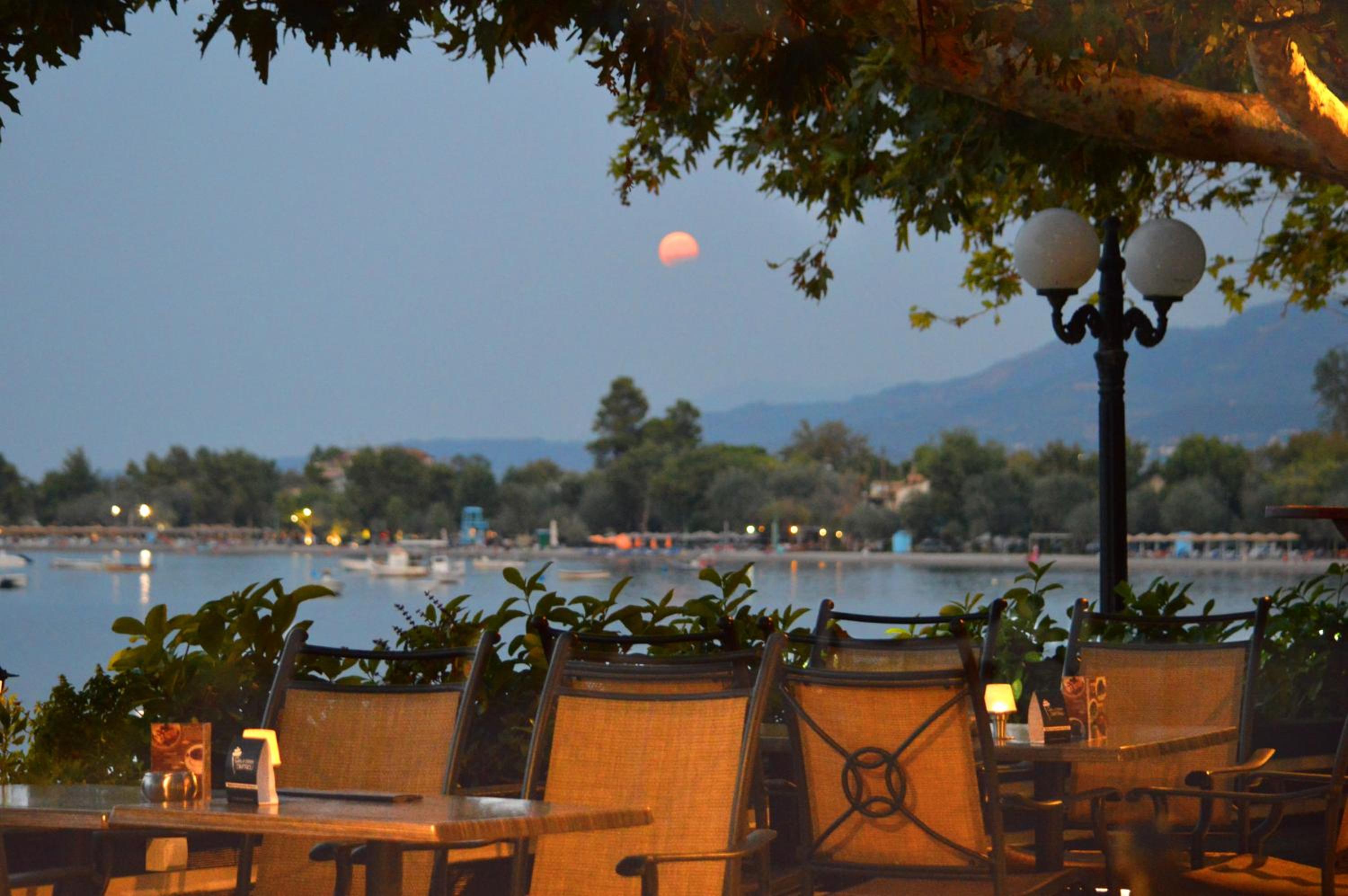 Dimitropoulos Seafront Apartments-Elaionas Beach near Diakopto view 4