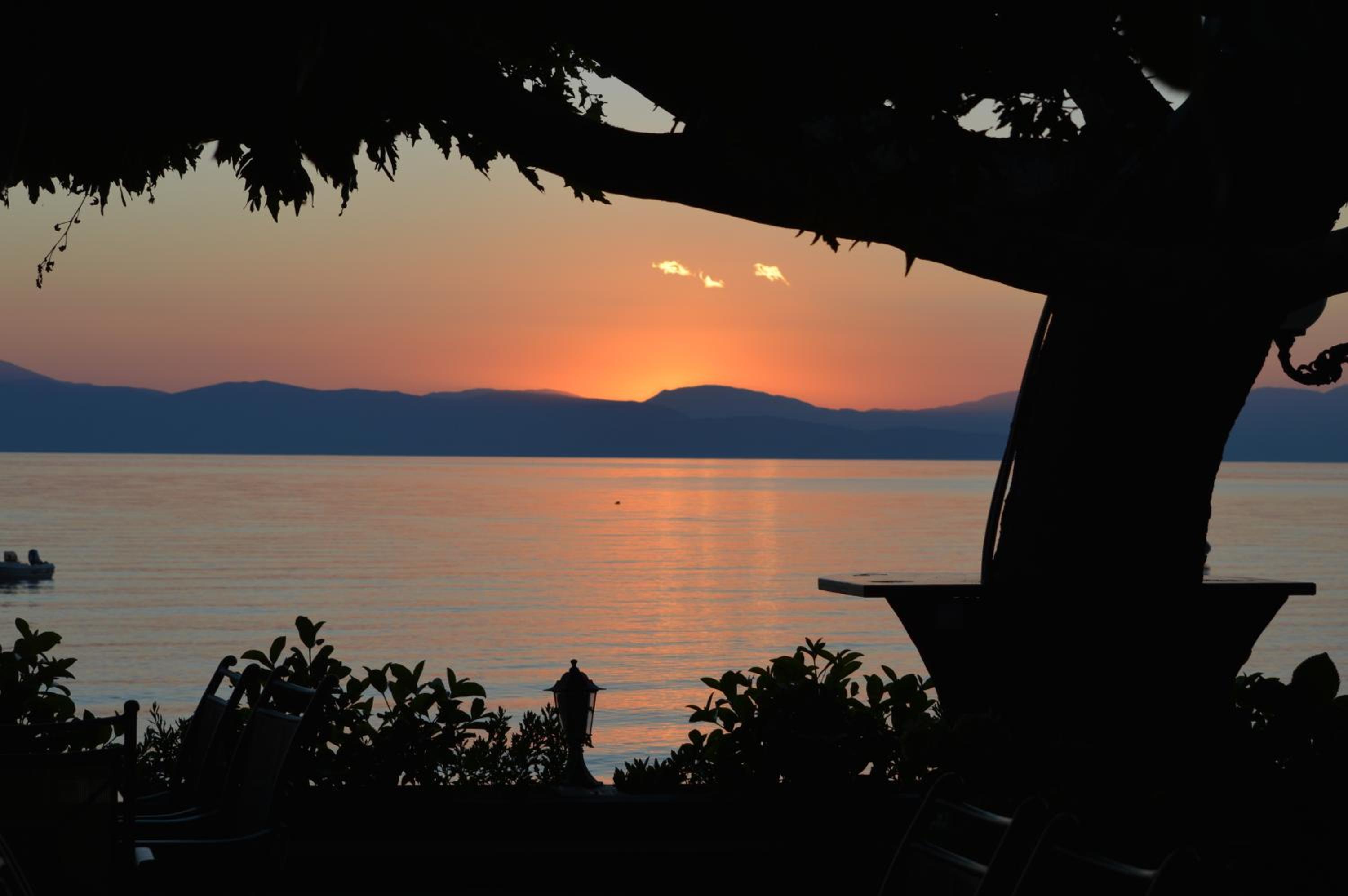 Dimitropoulos Seafront Apartments-Elaionas Beach near Diakopto view 5
