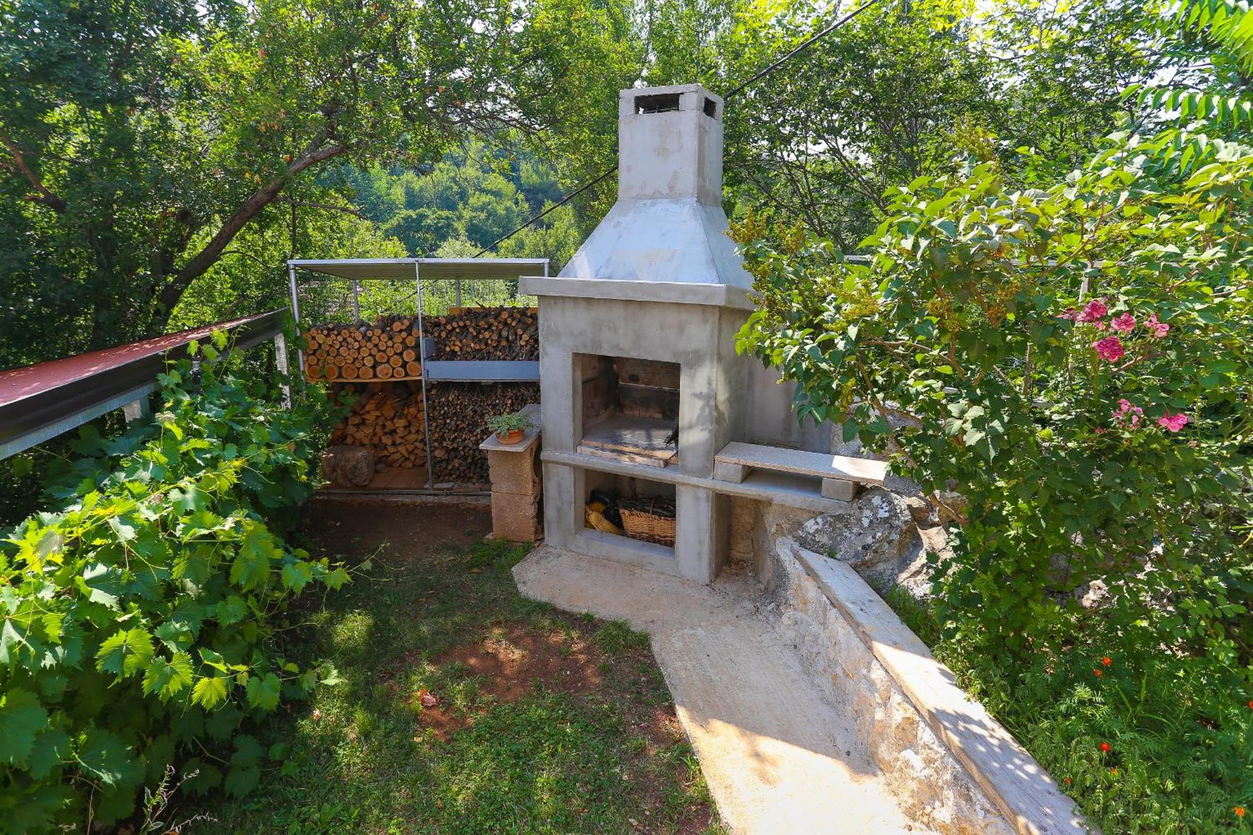 Waterfall House Getaway view 4