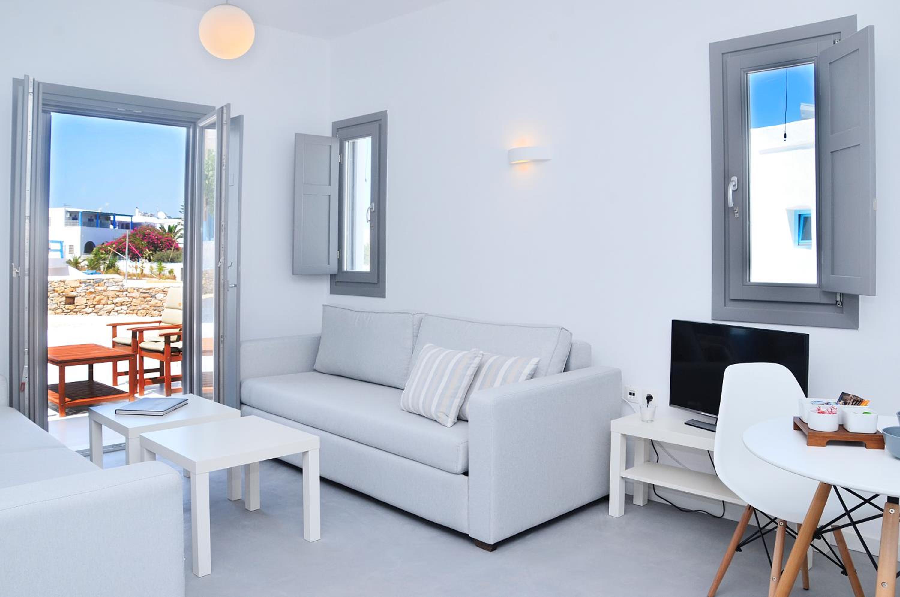 Ionathan Koufonisia Suites