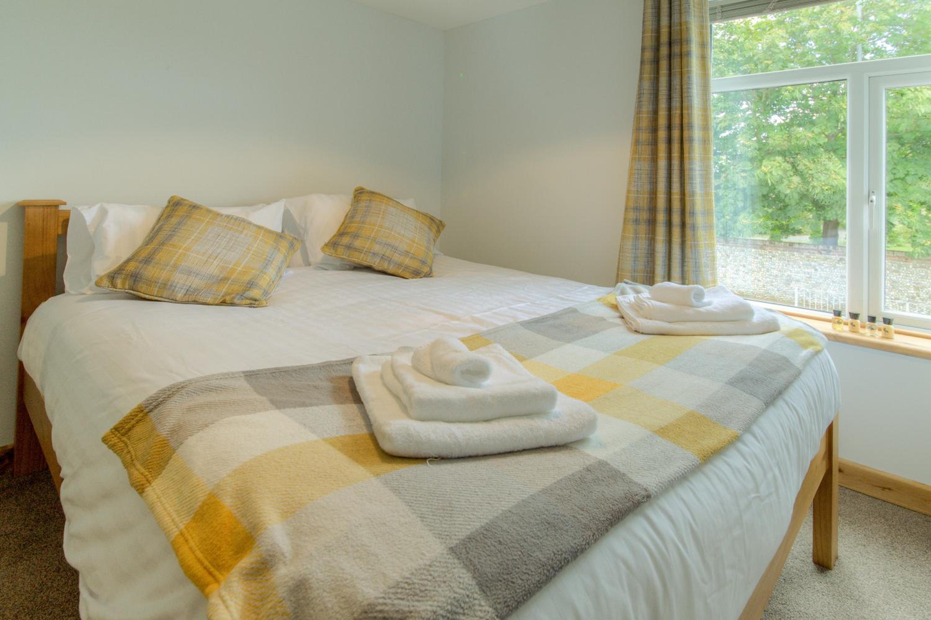 Beach Breeze Cottage - 3 Bed view 5
