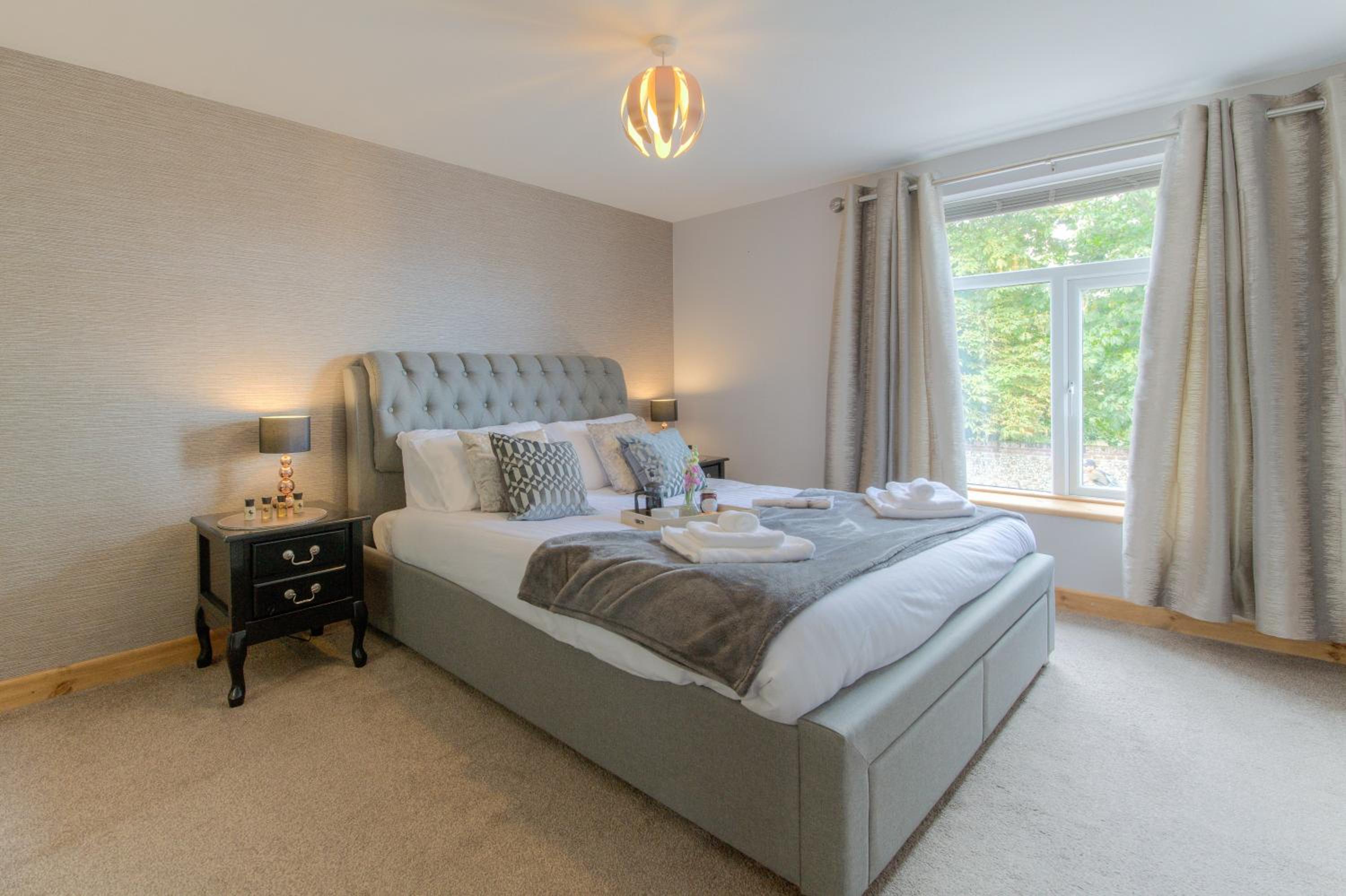 Beach Breeze Cottage - 3 Bed view 4