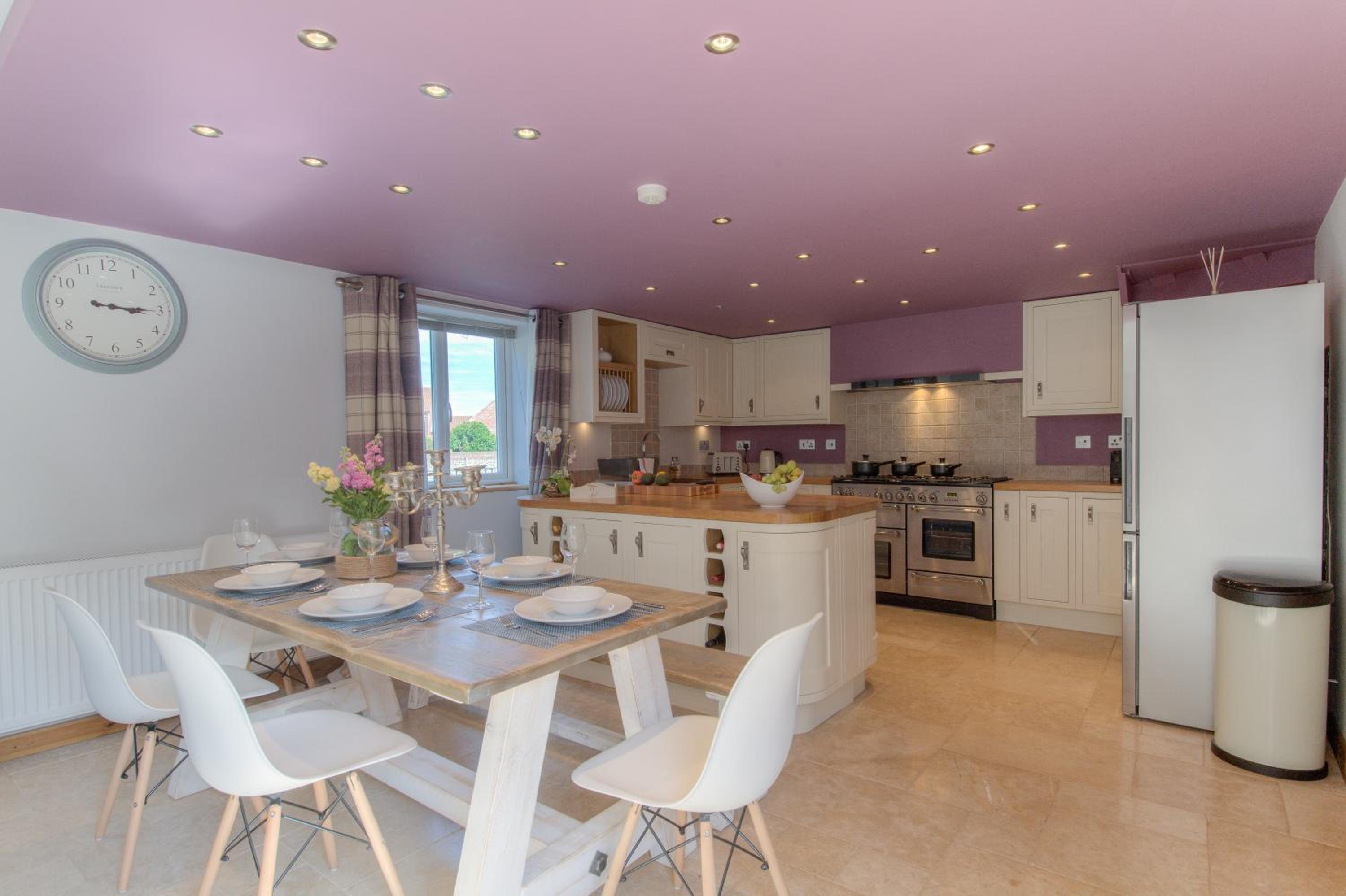Beach Breeze Cottage - 3 Bed view 3