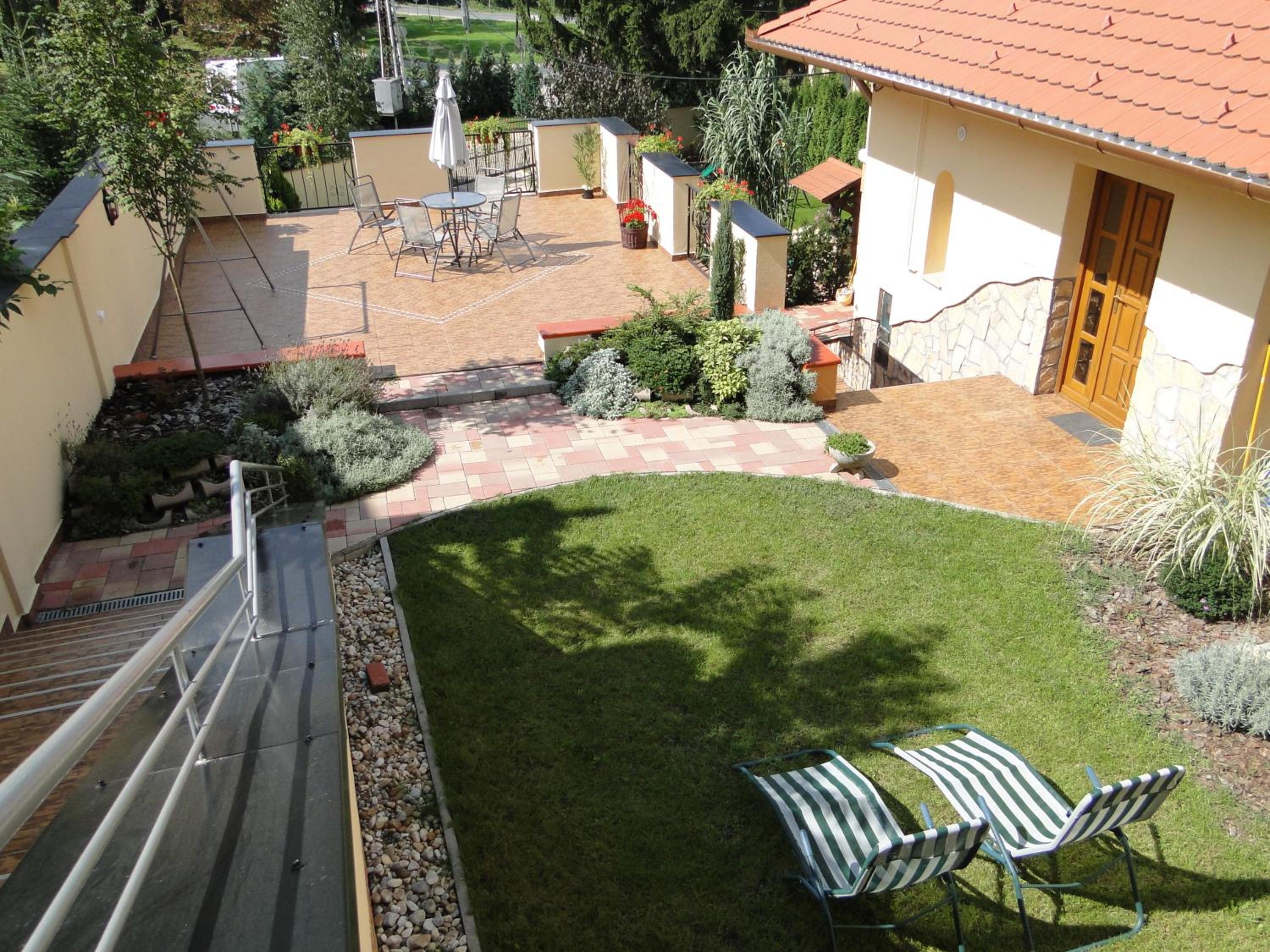 Photo 10
