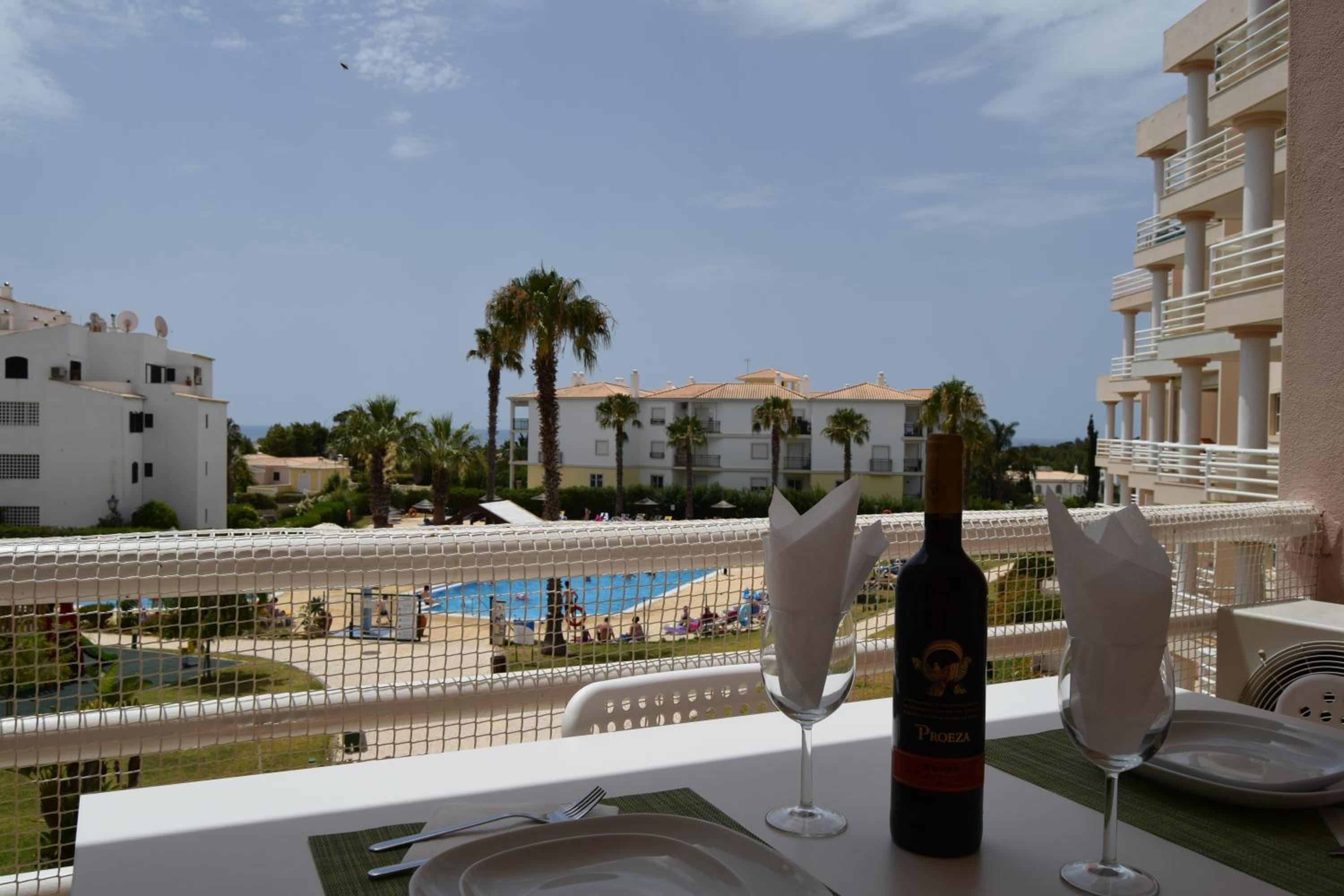 Lovely Estrela Vau Apt - Swimming pool view view 3