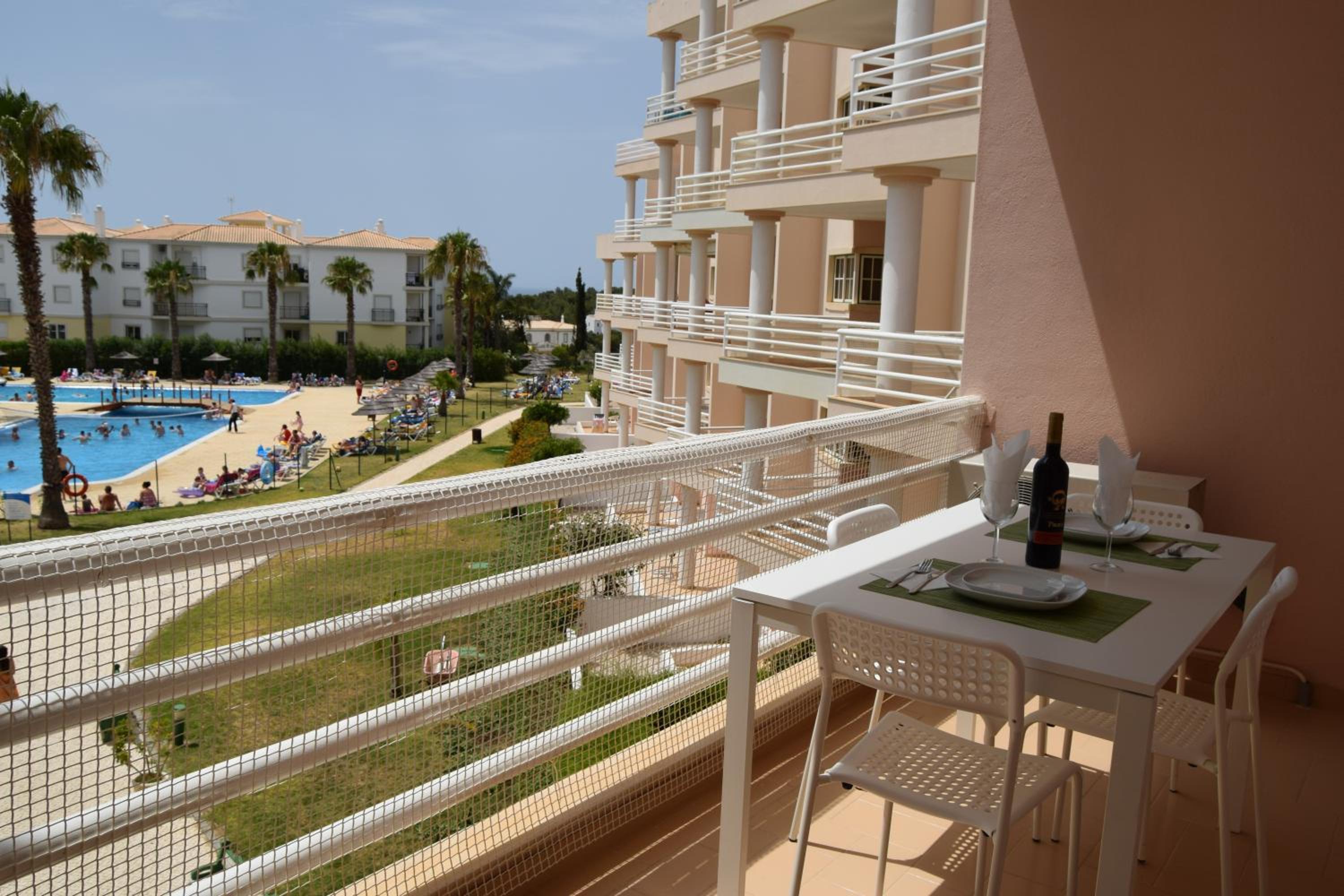 Lovely Estrela Vau Apt - Swimming pool view view 4
