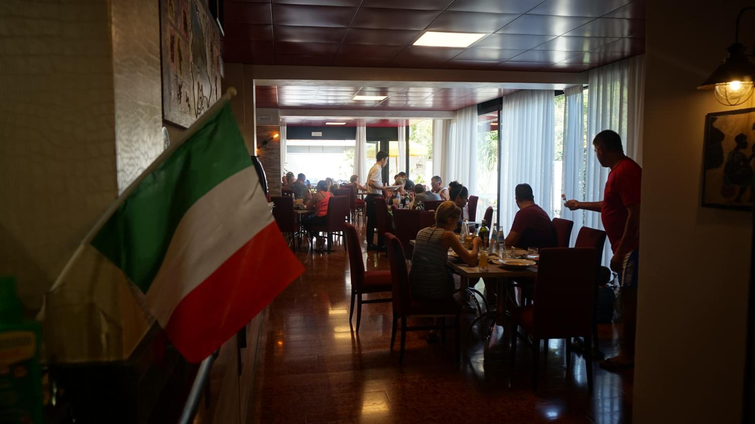restaurant