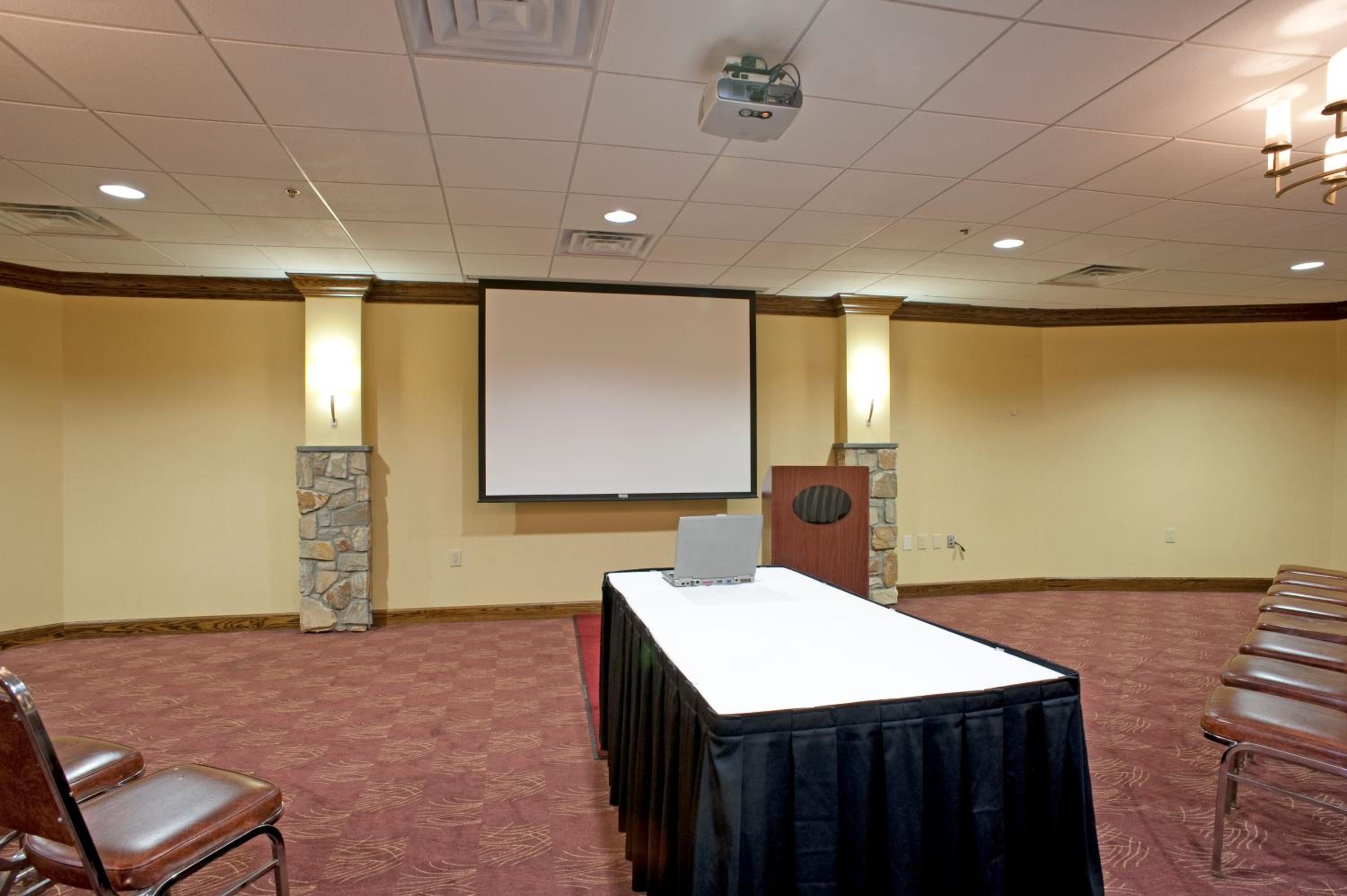 Chester Hotel and Conference Center - Property Image 3