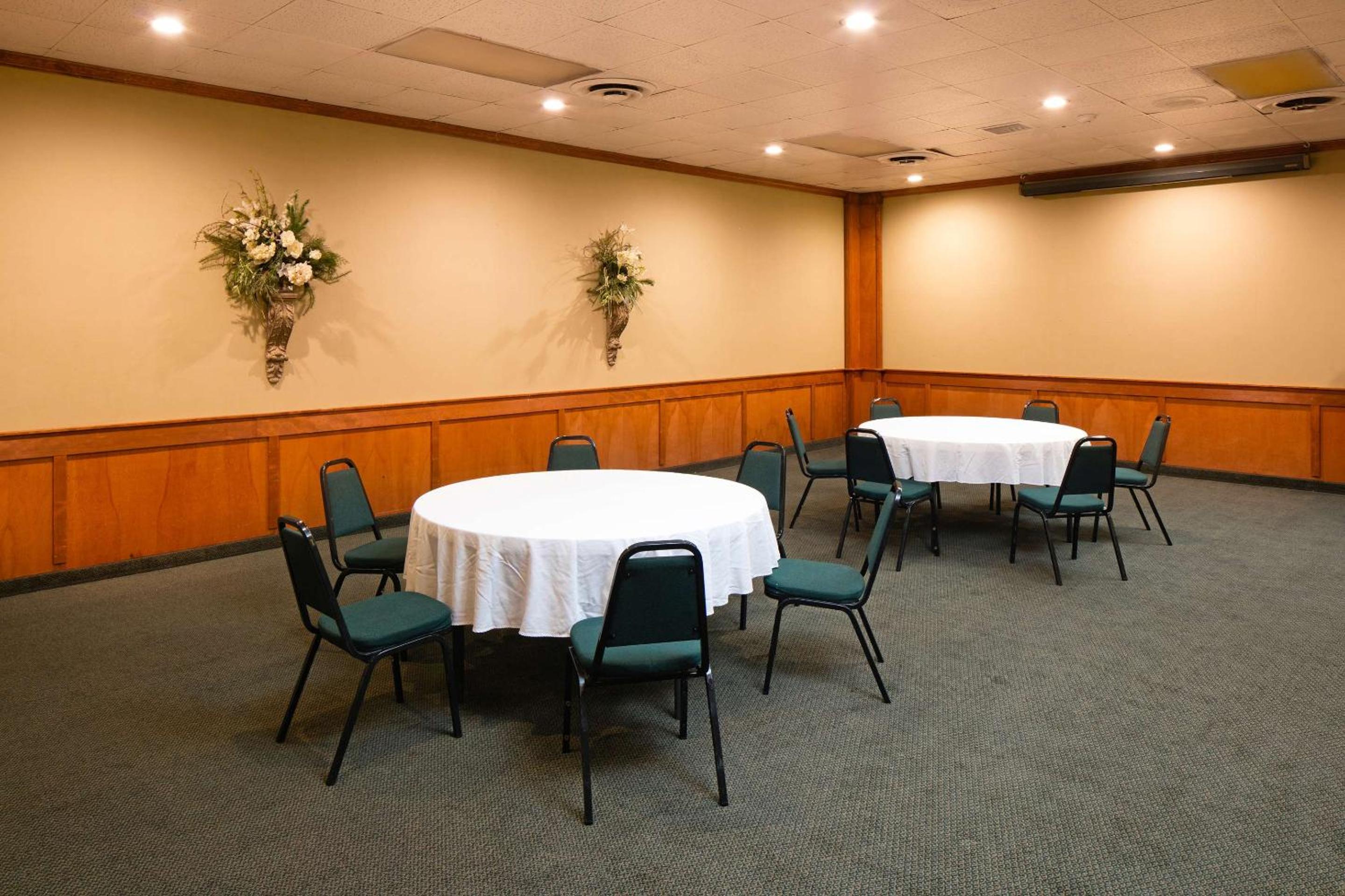 Ellensburg Vacations - Red Lion Hotel Ellensburg - Property Image 3