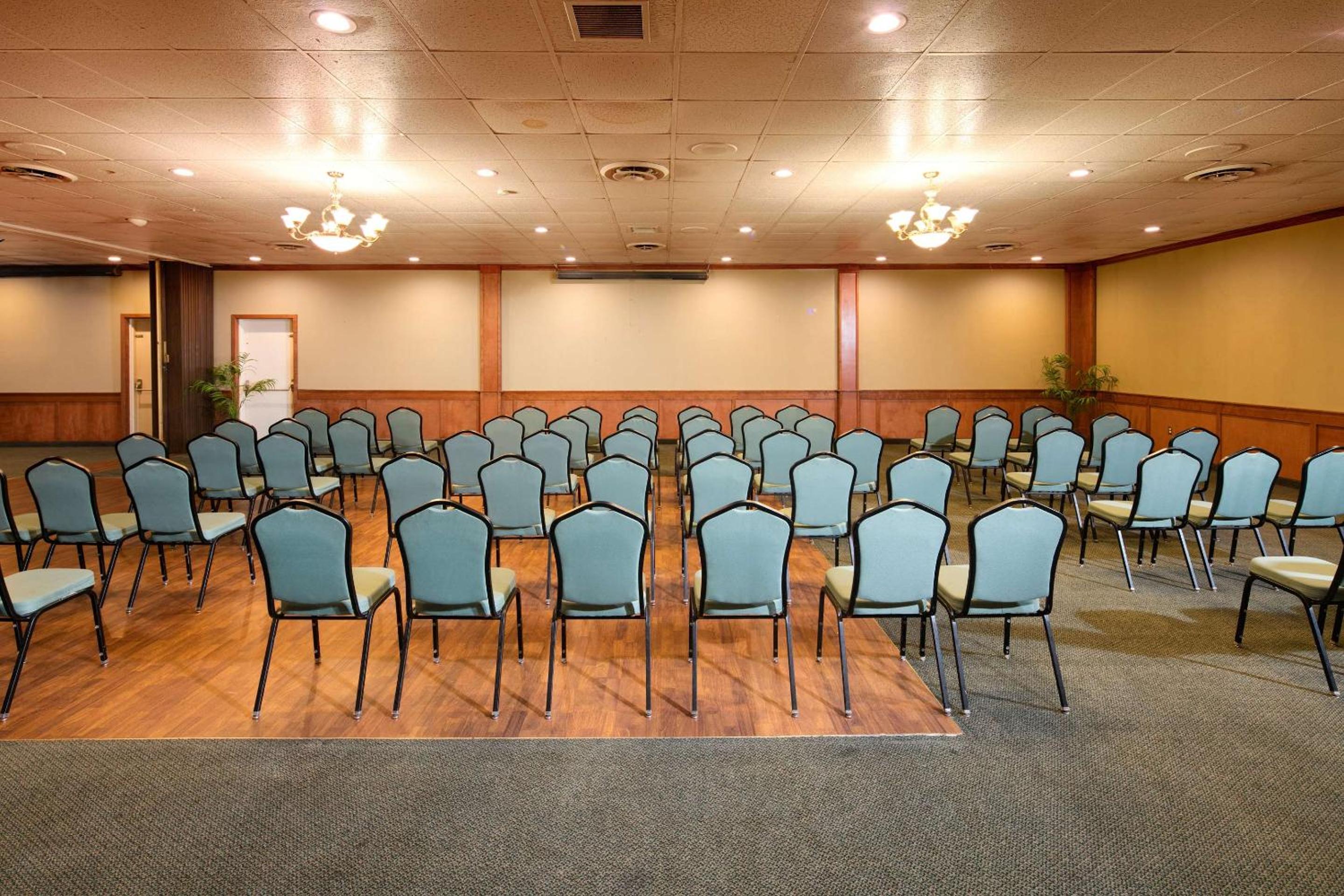 Ellensburg Vacations - Red Lion Hotel Ellensburg - Property Image 2