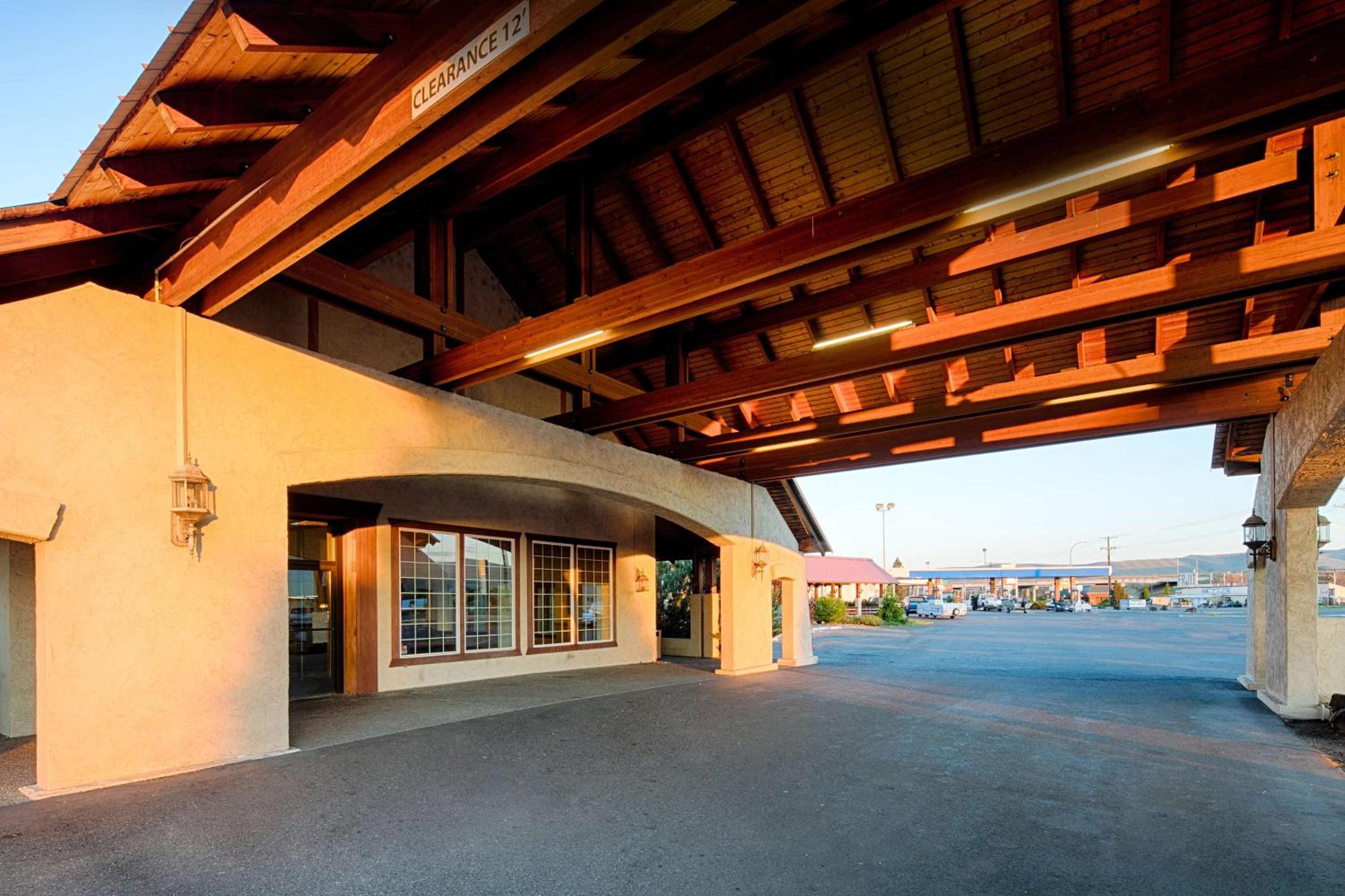Ellensburg Vacations - Red Lion Hotel Ellensburg - Property Image 3