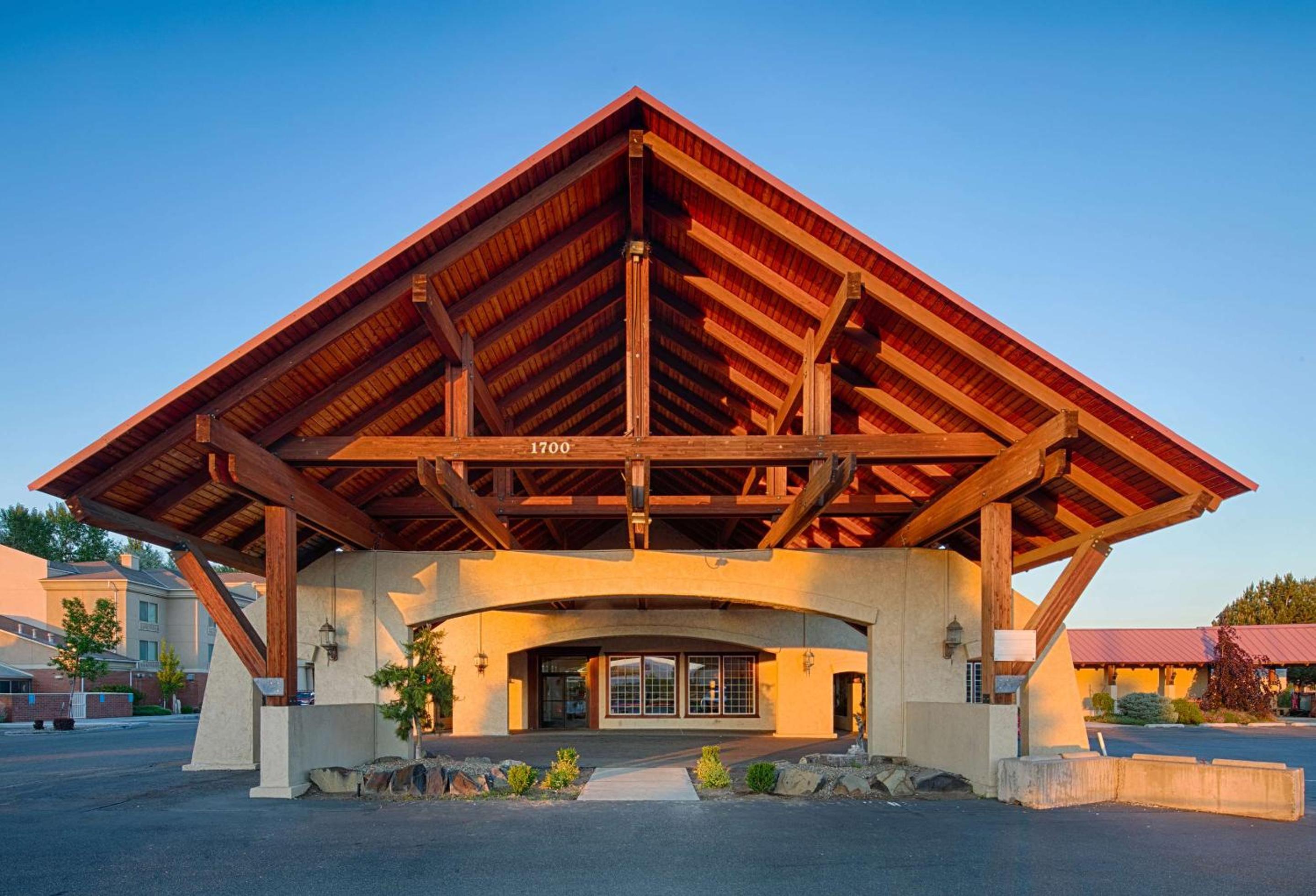 Ellensburg Vacations - Red Lion Hotel Ellensburg - Property Image 2