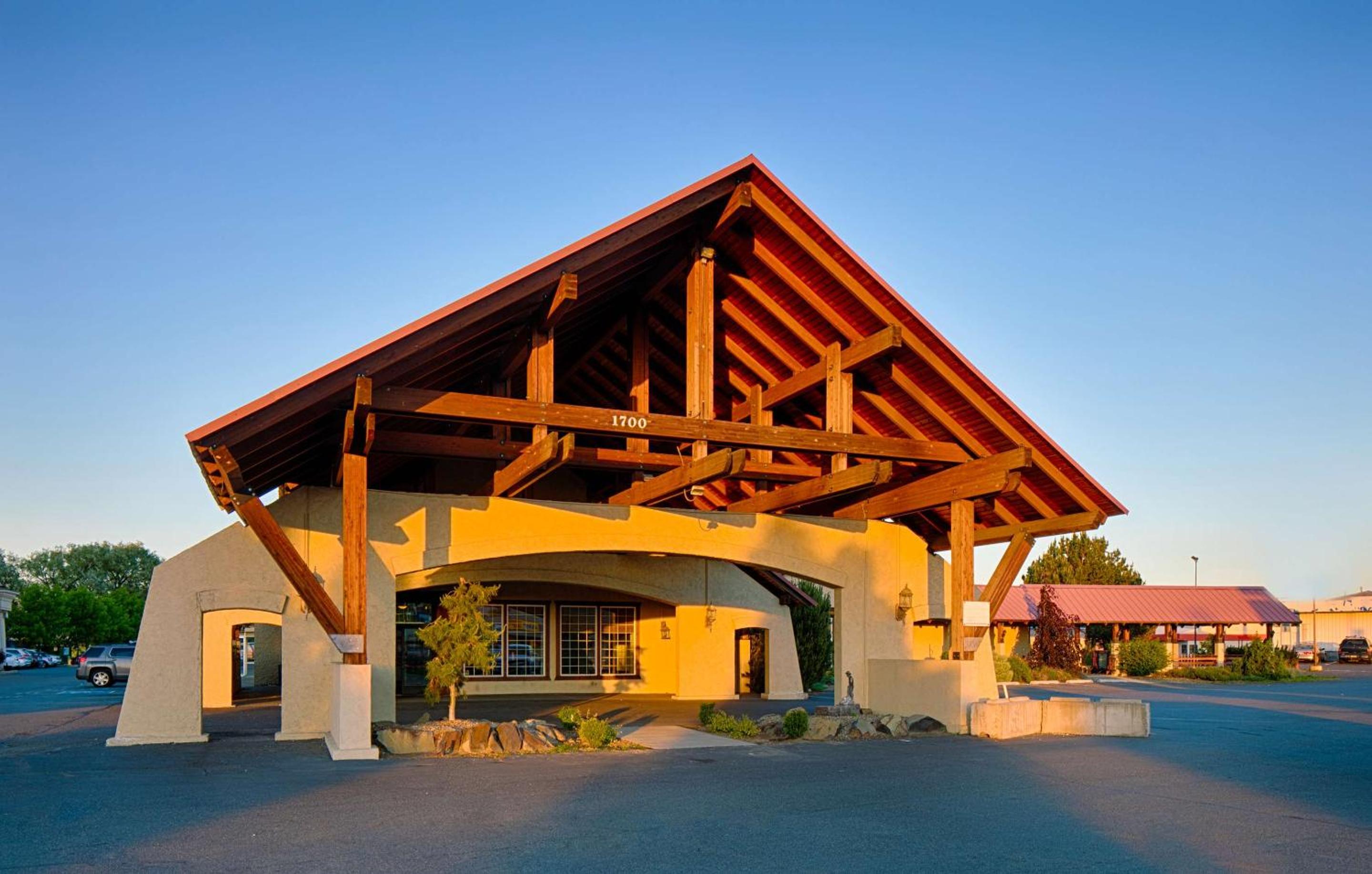 Ellensburg Vacations - Red Lion Hotel Ellensburg - Property Image 1