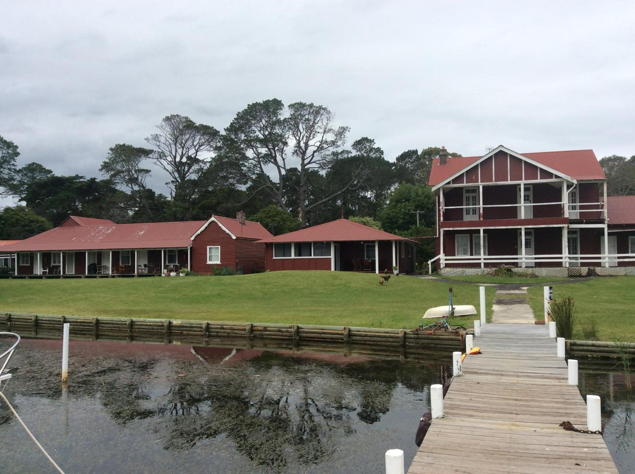 Riverfront Cottage in Booderee National Park at Christians Minde