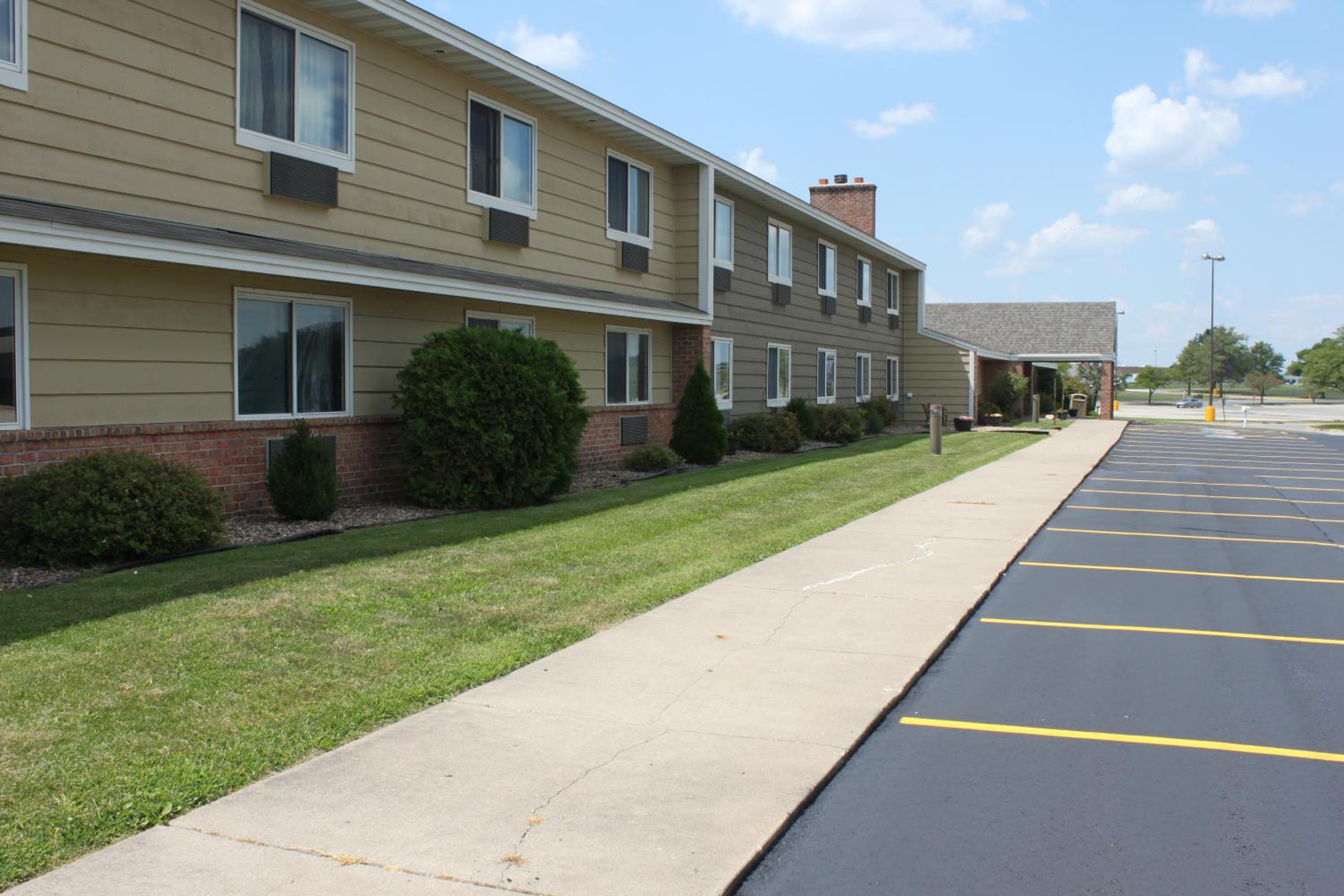 AmericInn by Wyndham West Burlington view 5